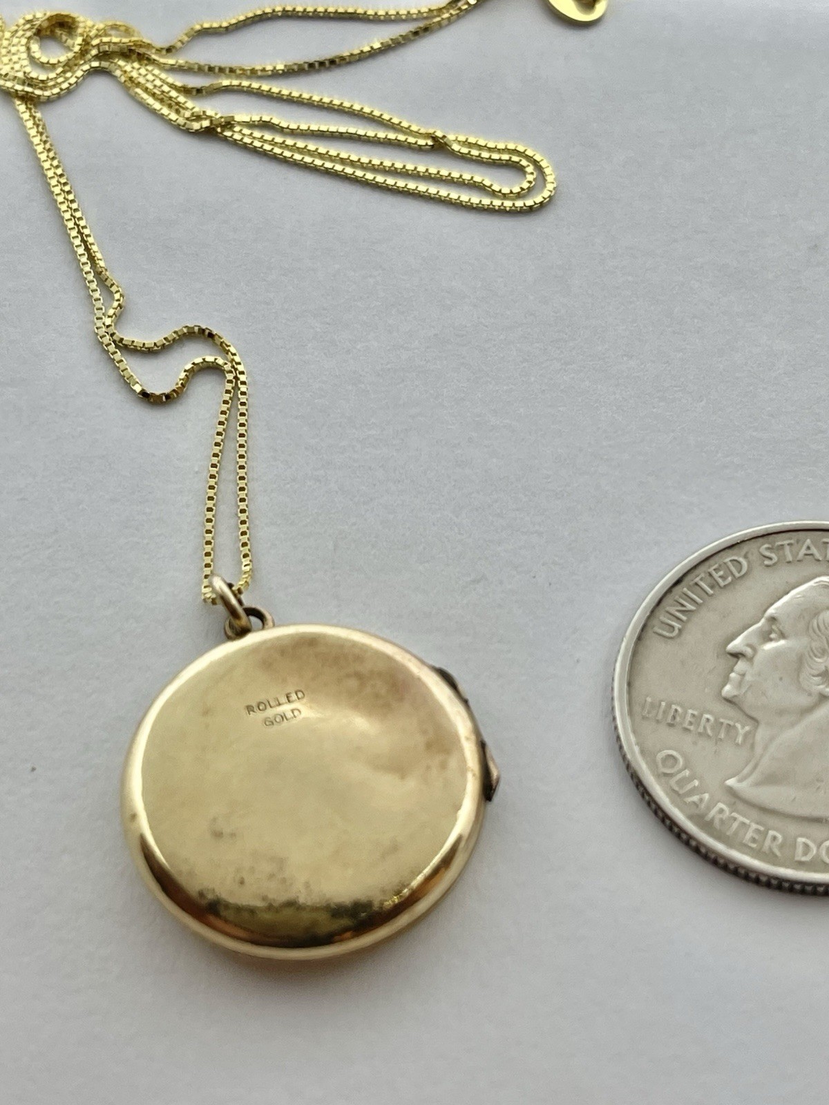 Art Deco Rolled Gold Heart Round Locket Engraved Leaf Fronds Design Pendant