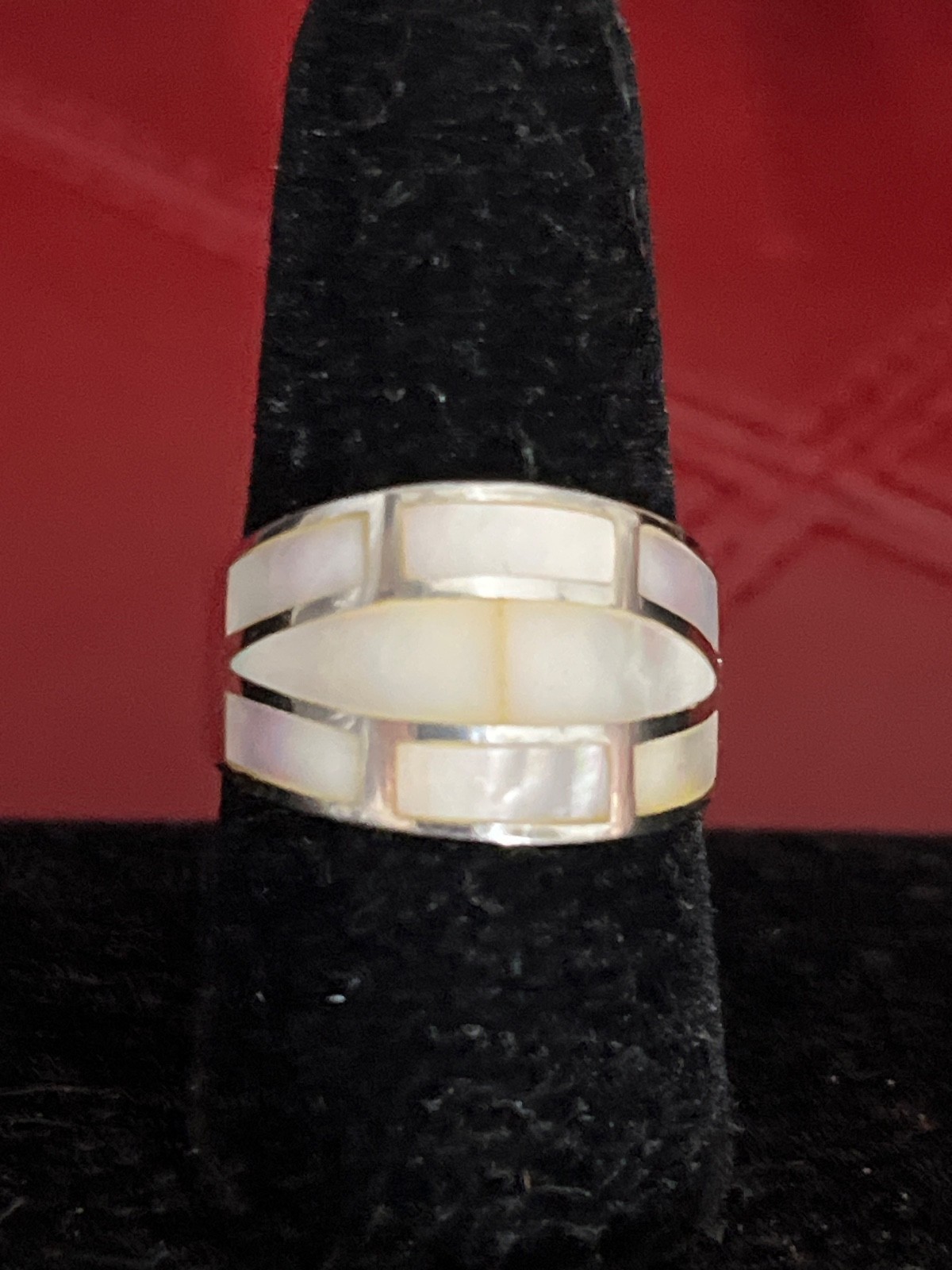 925 sterling silver ring featuring a mother of pearl shell inlay