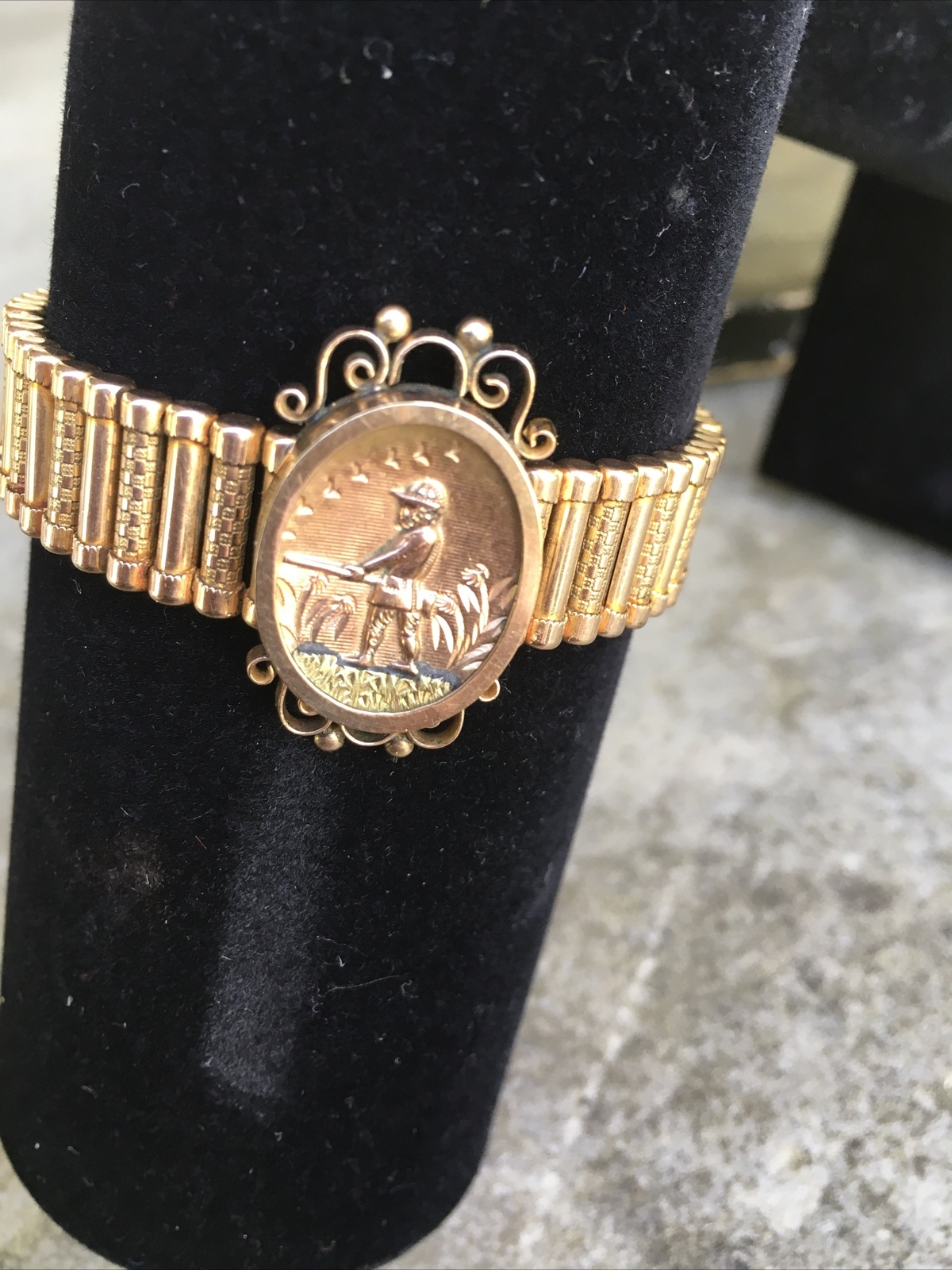 ANTIQUE GOLD FILLED EXPANDING VICTORIAN STYLE HUNTING BRACELET FINELY DETAILED