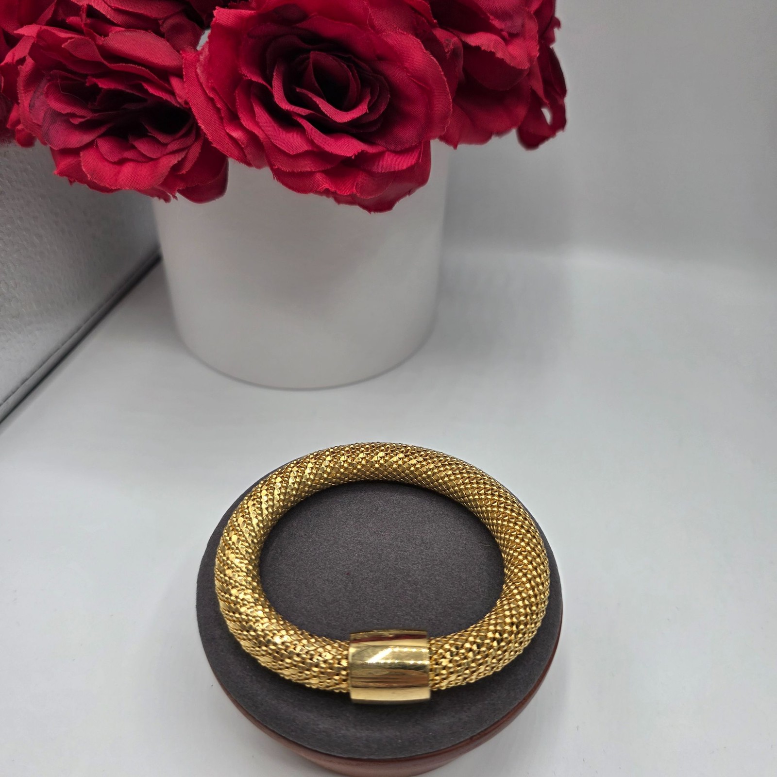 BELLEZZA Italy Gold Tone Mesh Stretchy Bracelet Flexible Size Glamorous