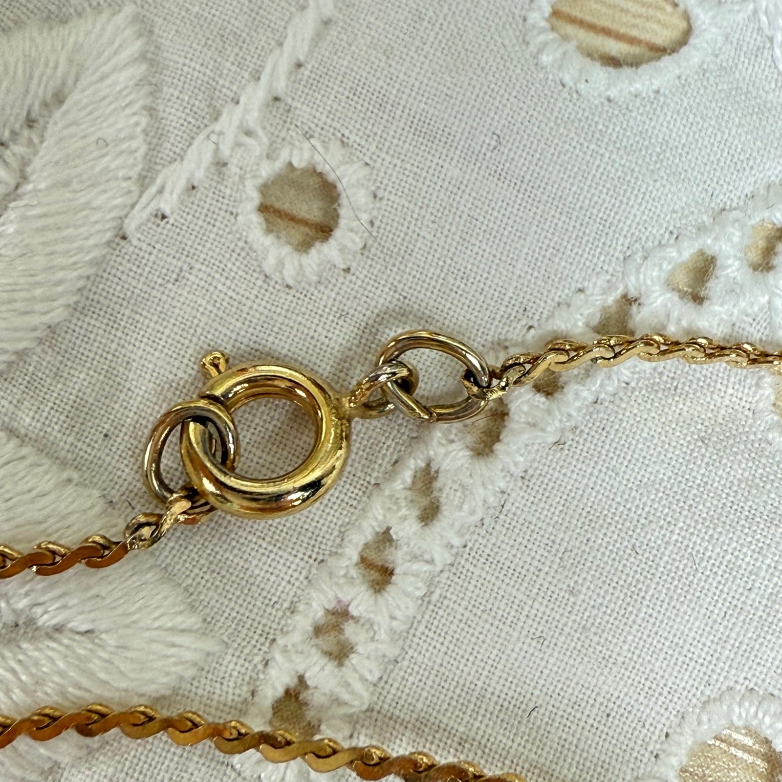 Vintage Oval Floral Locket Pendant Necklace Victorian Coquette Cottage Dolly