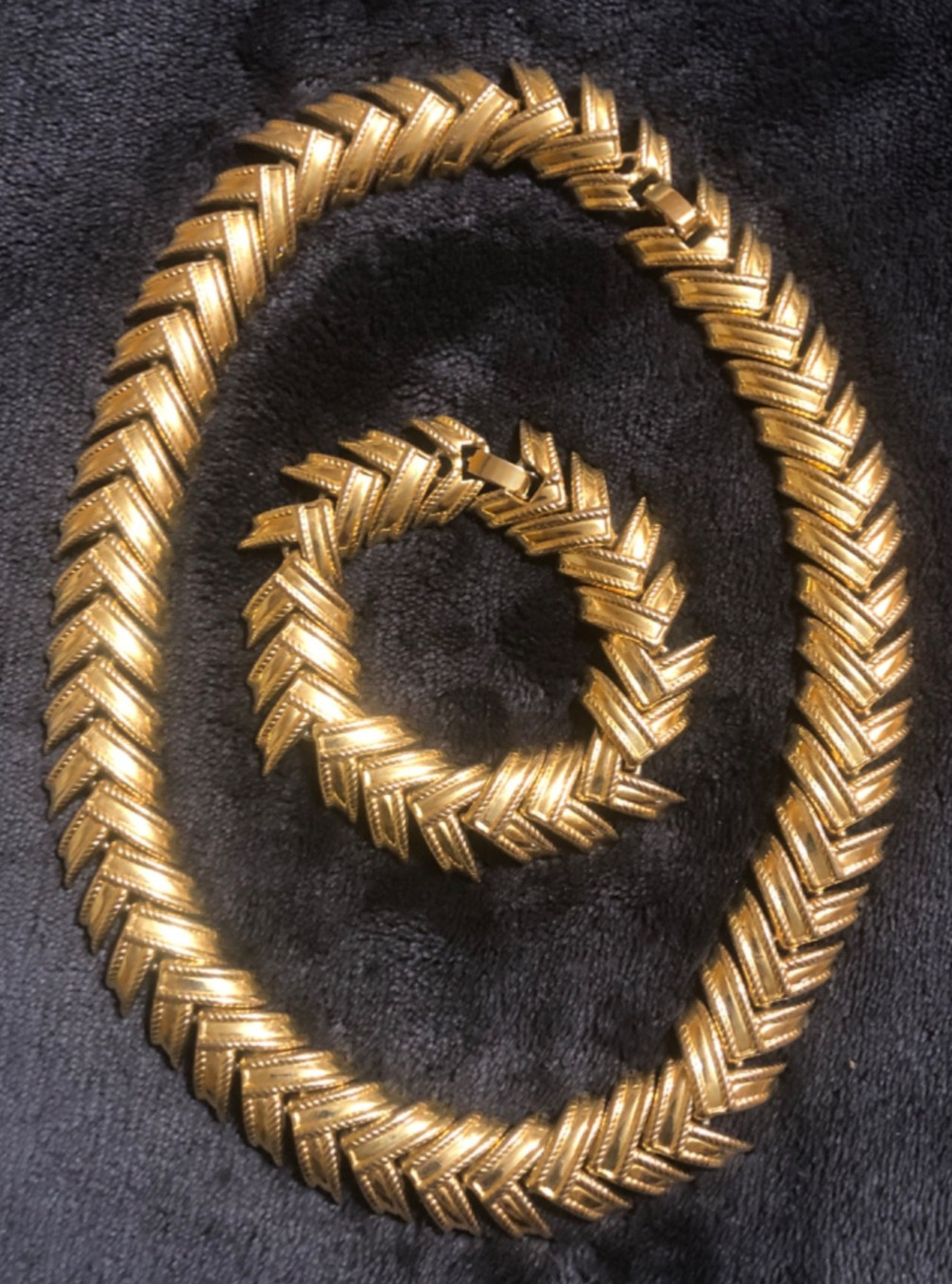 Vtg Chevron Gold Tone Necklace & Bracelet Articulated Lightweight V Link Station