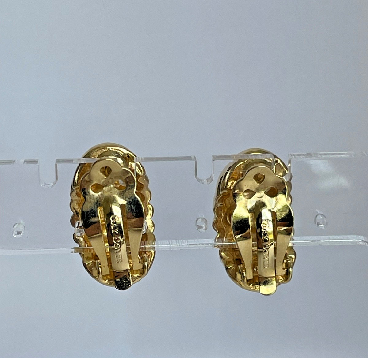 Gay Boyer- Vintage Ribbed Gold Tone 1/2 Hoop Clip Earrings- Signed
