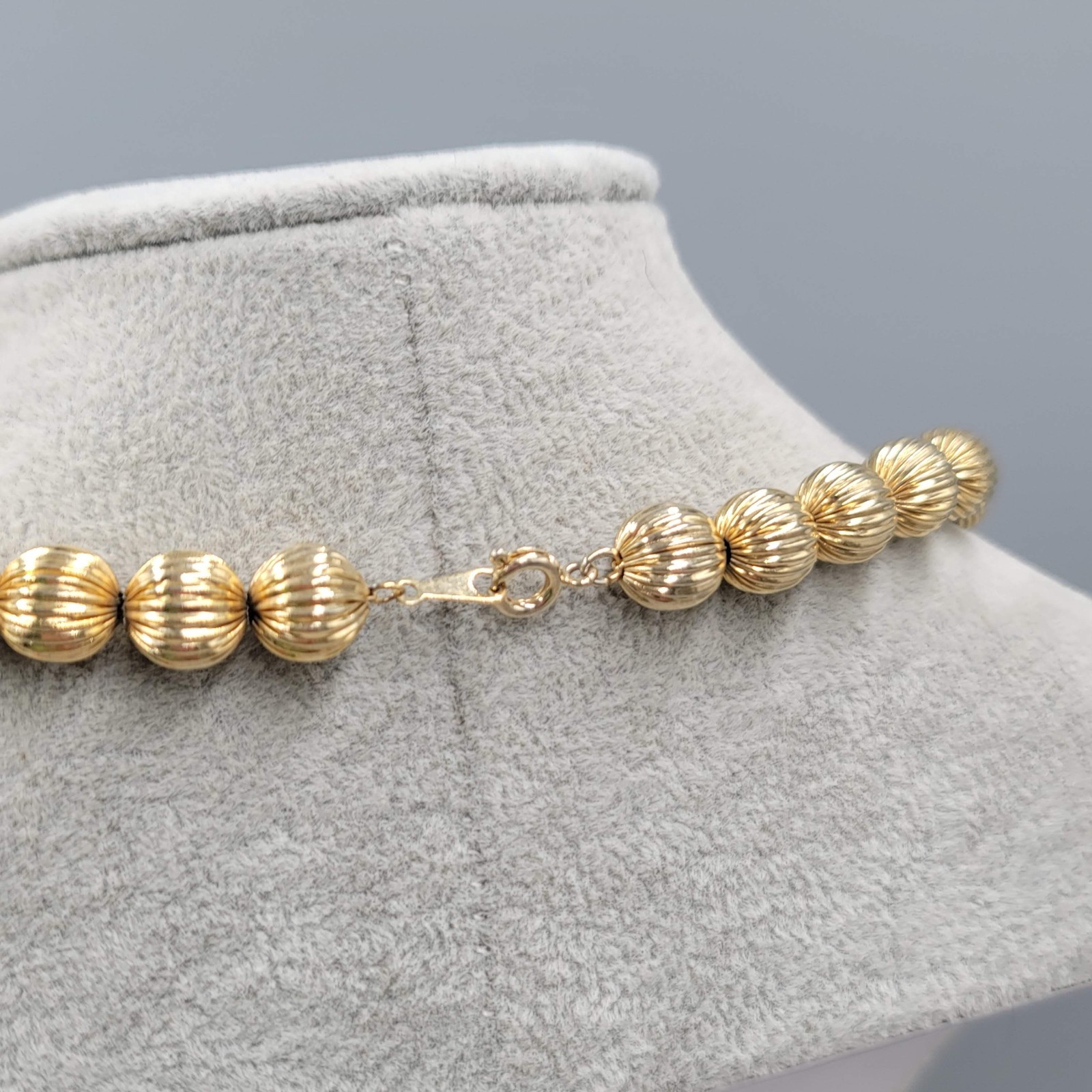 Vintage Ribbed Metal Bead Necklace 10 mm Gold Plated 18″