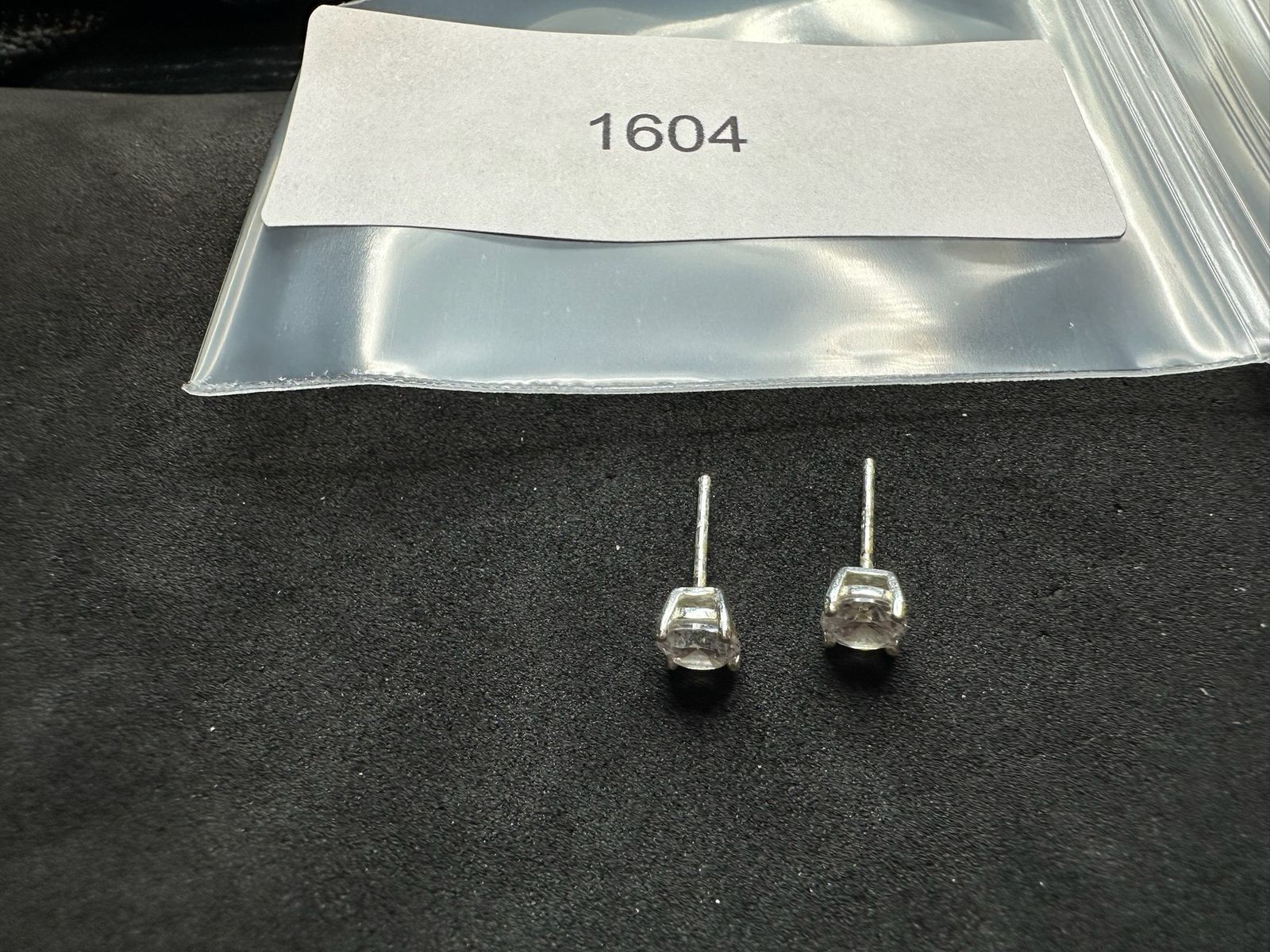 0.78g Vintage Sterling Silver 925 Earrings Sparkling Round Clear Studs M