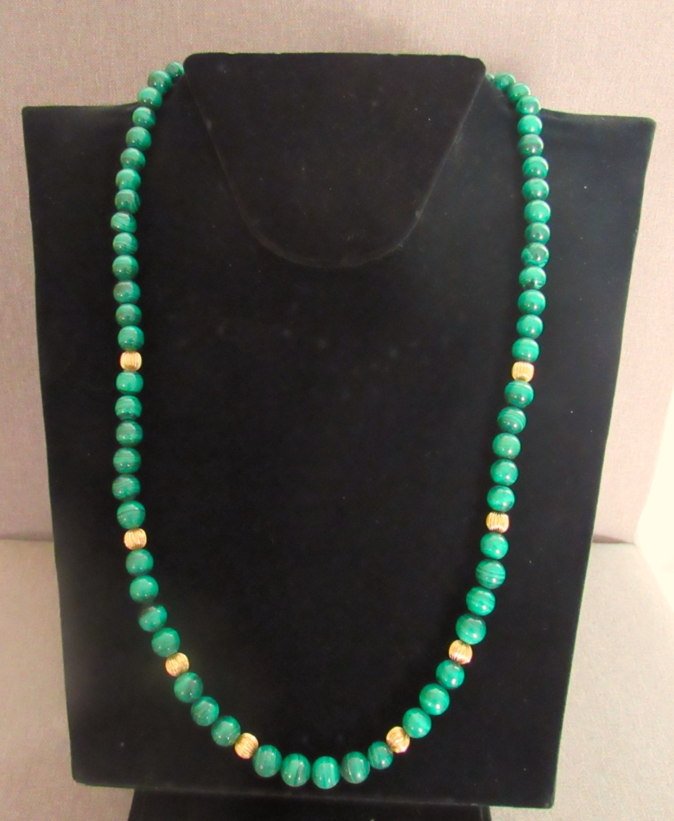 Vintage Chinese Export Malachite & Gold Wash Silver Clasp & fluted beads 27.5 in