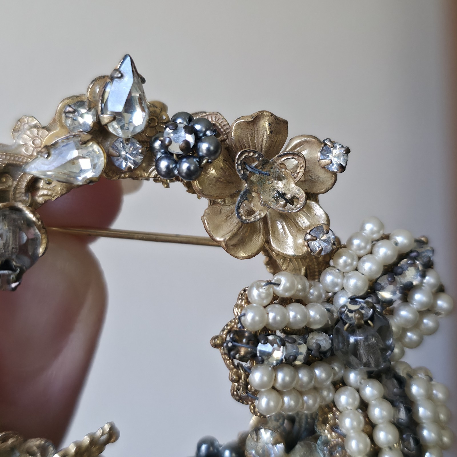 Vinatge Original By Robert Brooch Faux Pearl Gray Smokey Stones Gold Tone READ