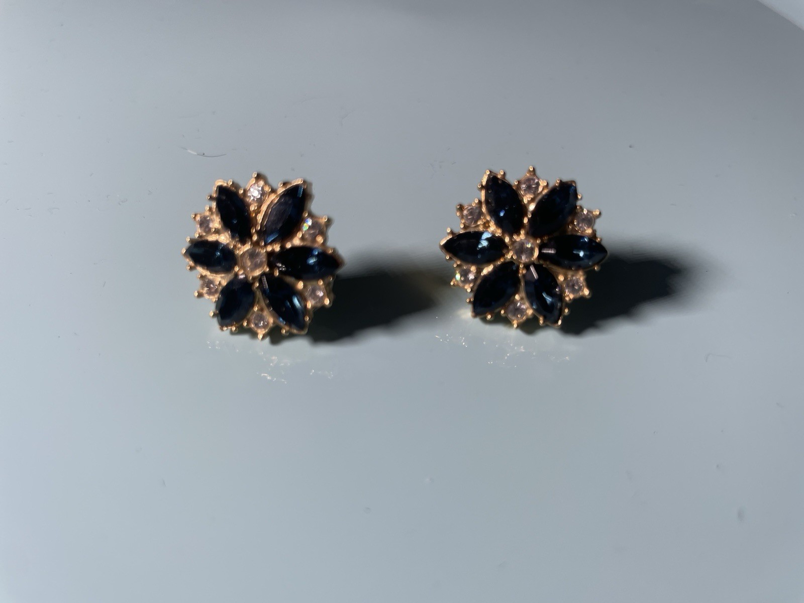 Vintage Roman Gold Tone Hoop Earrings Chunky Oval Pierced Statement Style