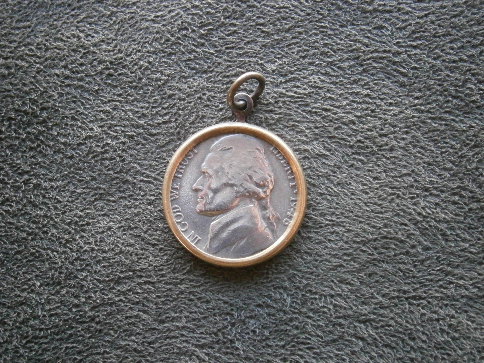 Jefferson 1948 5 Cents Nickel Coin USA in Vtg Goldtone Mount Charm Pendant 5.6g