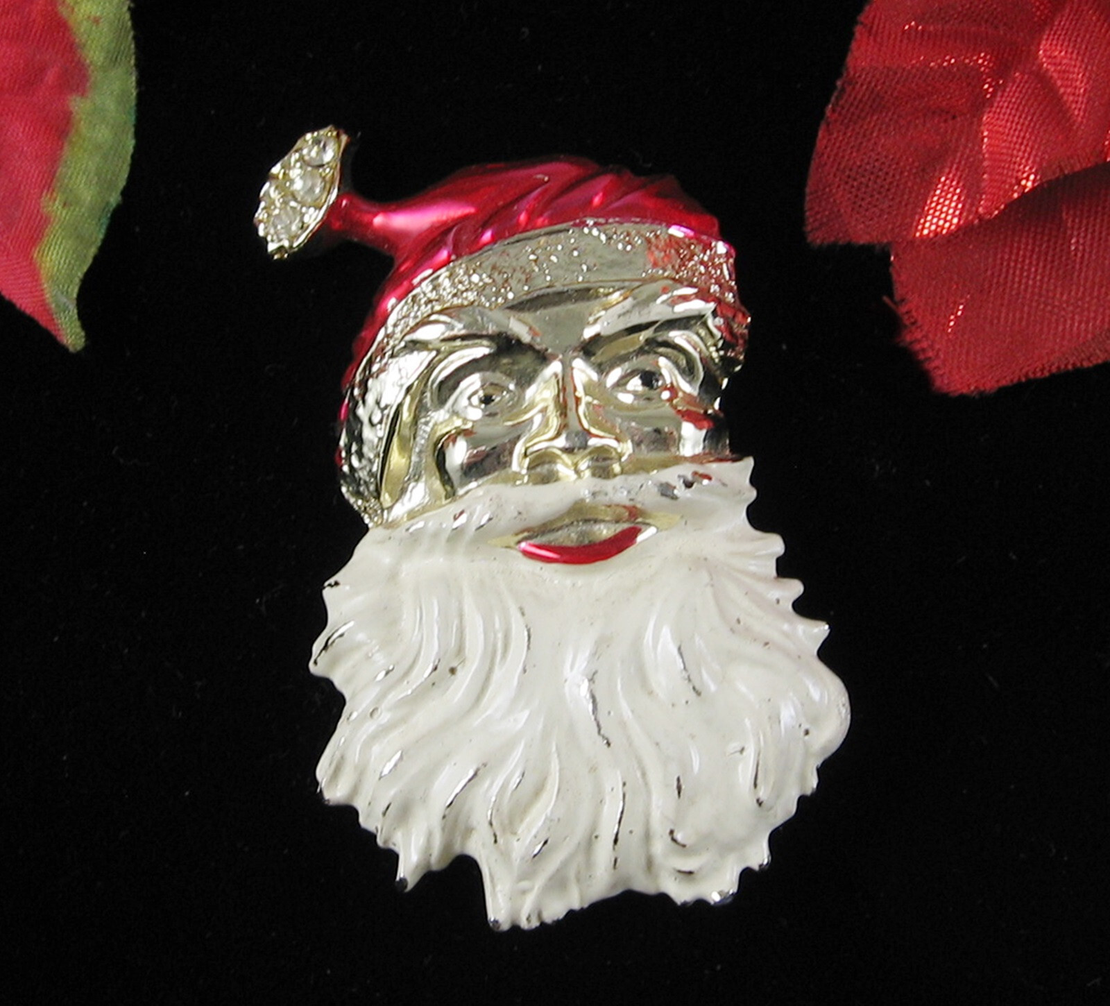 Angry SANTA CLAUS with ATTITUDE PIN Vintage Enamel Booch Goldtone Christmas 2″