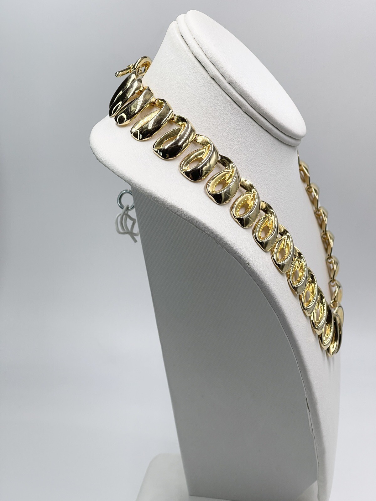 Vintage Necklace Gold Tone Swirl Design Ribbon Toggle Clasp 17 inch