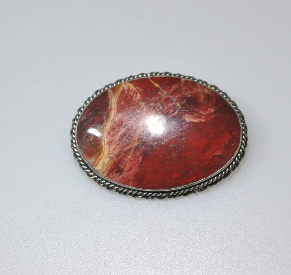 Vtg Brooch agate cabochon silver tone oval red burgundy Crean veining HL90