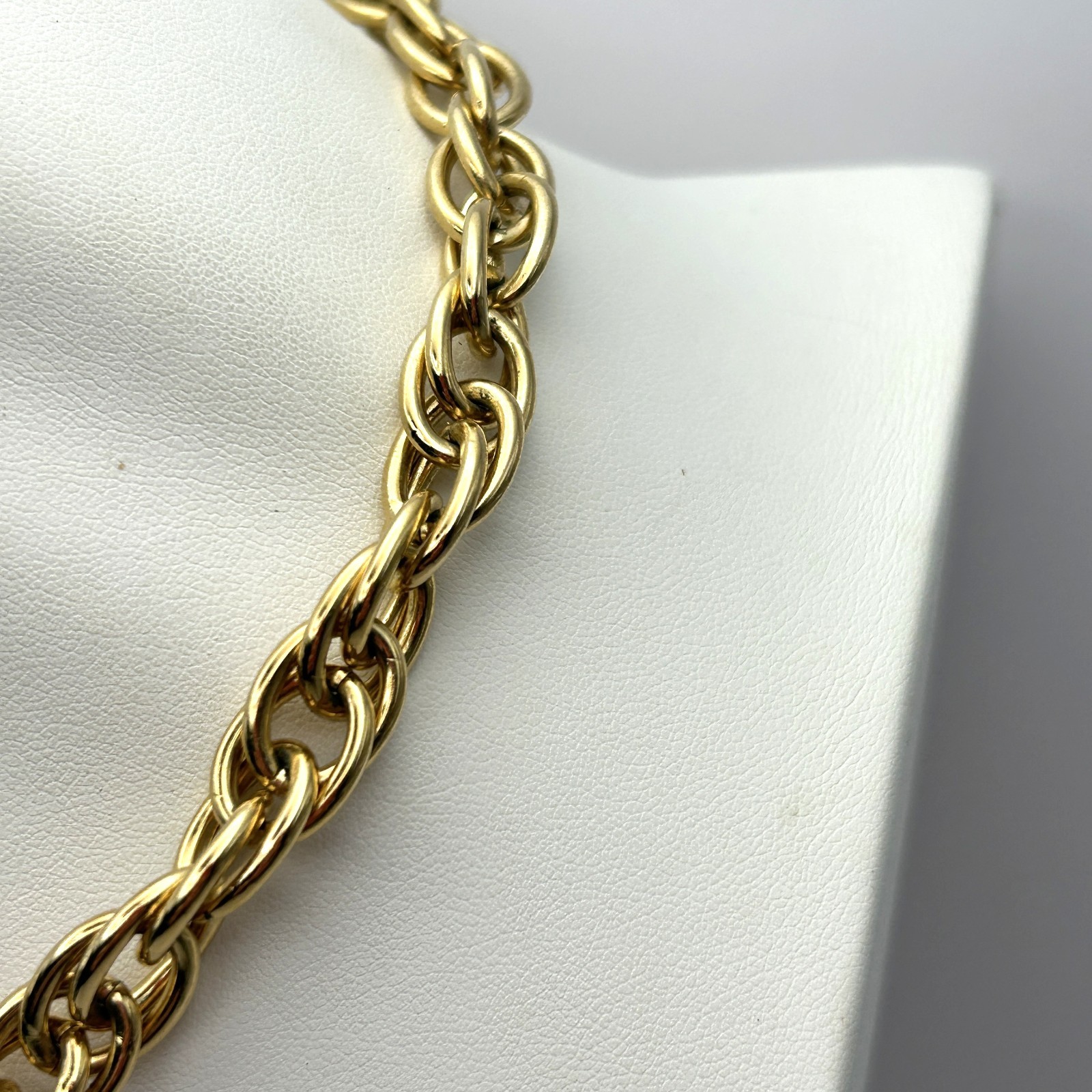 Trifari Necklace Chunky Gold Tone Oval Link Chain Statement 17.5 in
