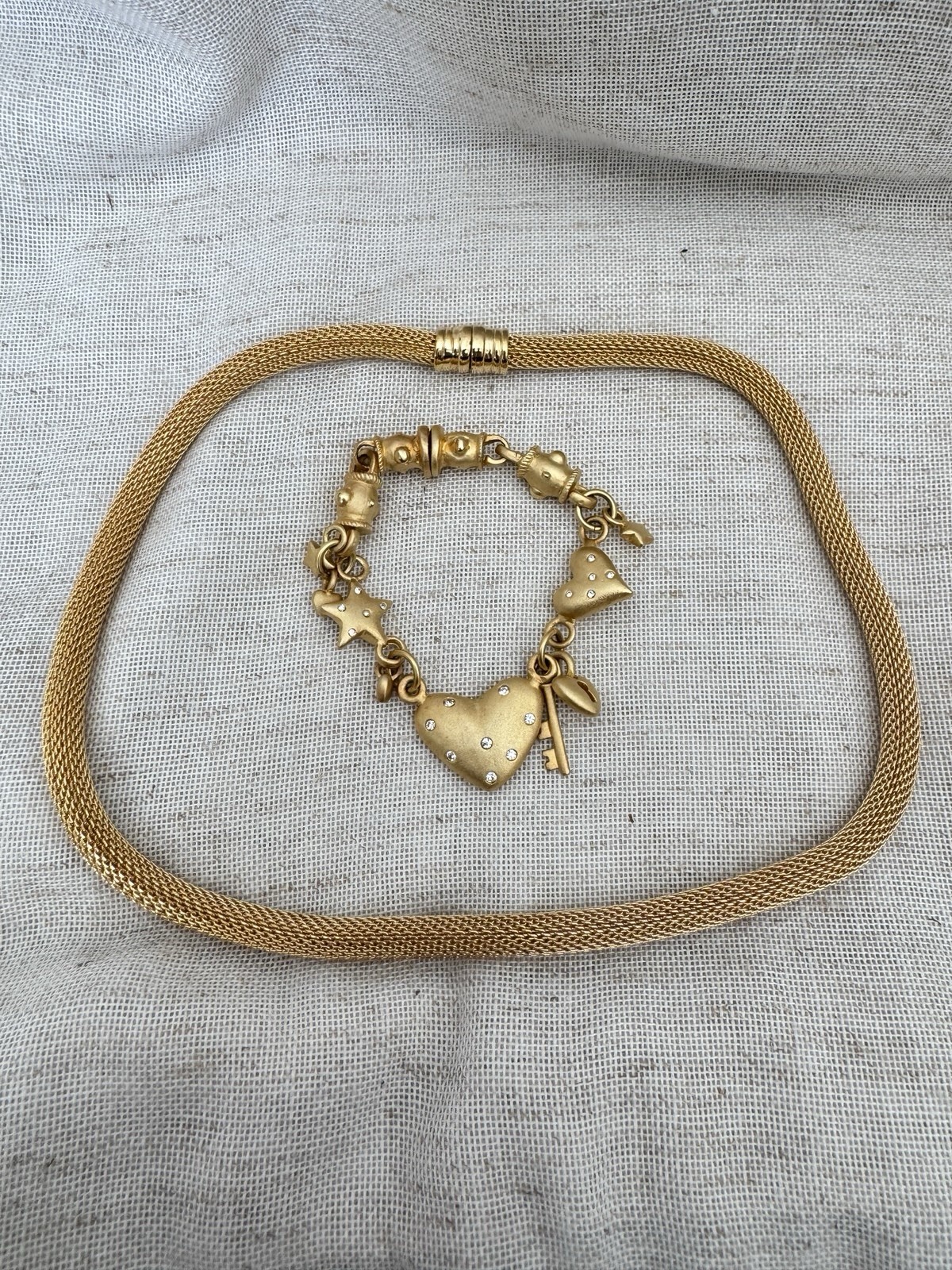 VTG 2PC Gold Tone Mesh Choker Pendant Charm Necklace Puff Heart Snap Closure