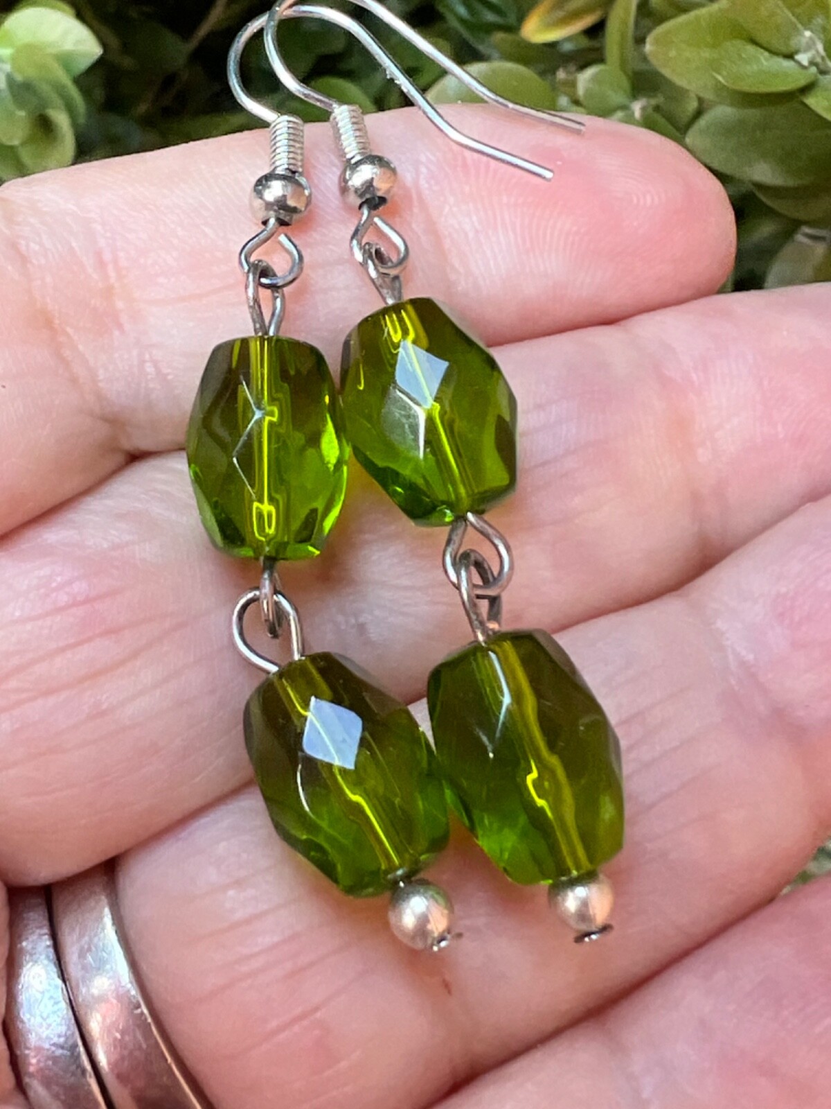 VINTAGE VIVID PERIDOT GREEN COLOR FACETED PASTE GLASS LONG DANGLE DROP EARRINGS