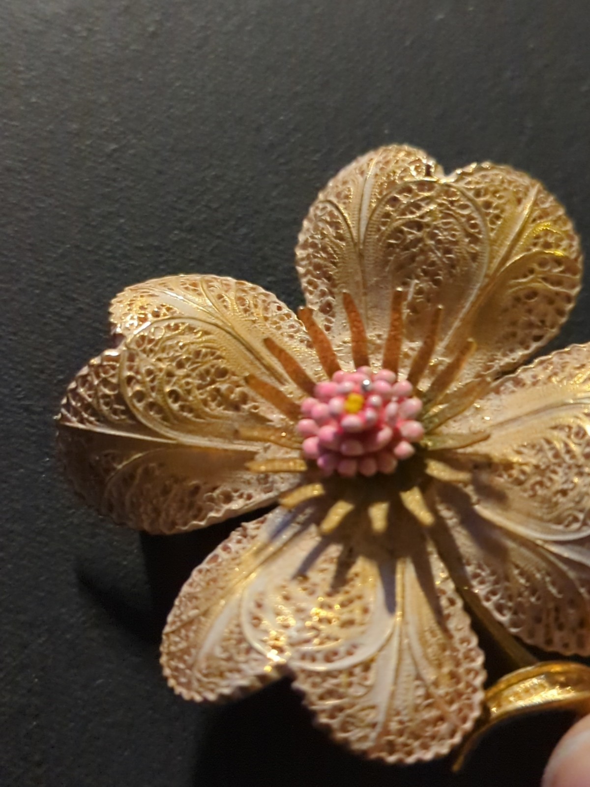 Vtg Heart Petal Flower Brooch Gold Filigree Pink Center ART Arthur Pepper Pin