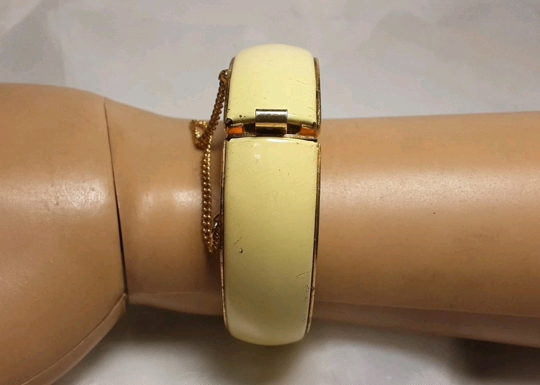 Bracelet Gold Tone Yellow Enamel Hinged Clasp With Safety Chain Oval Bangle Cuff