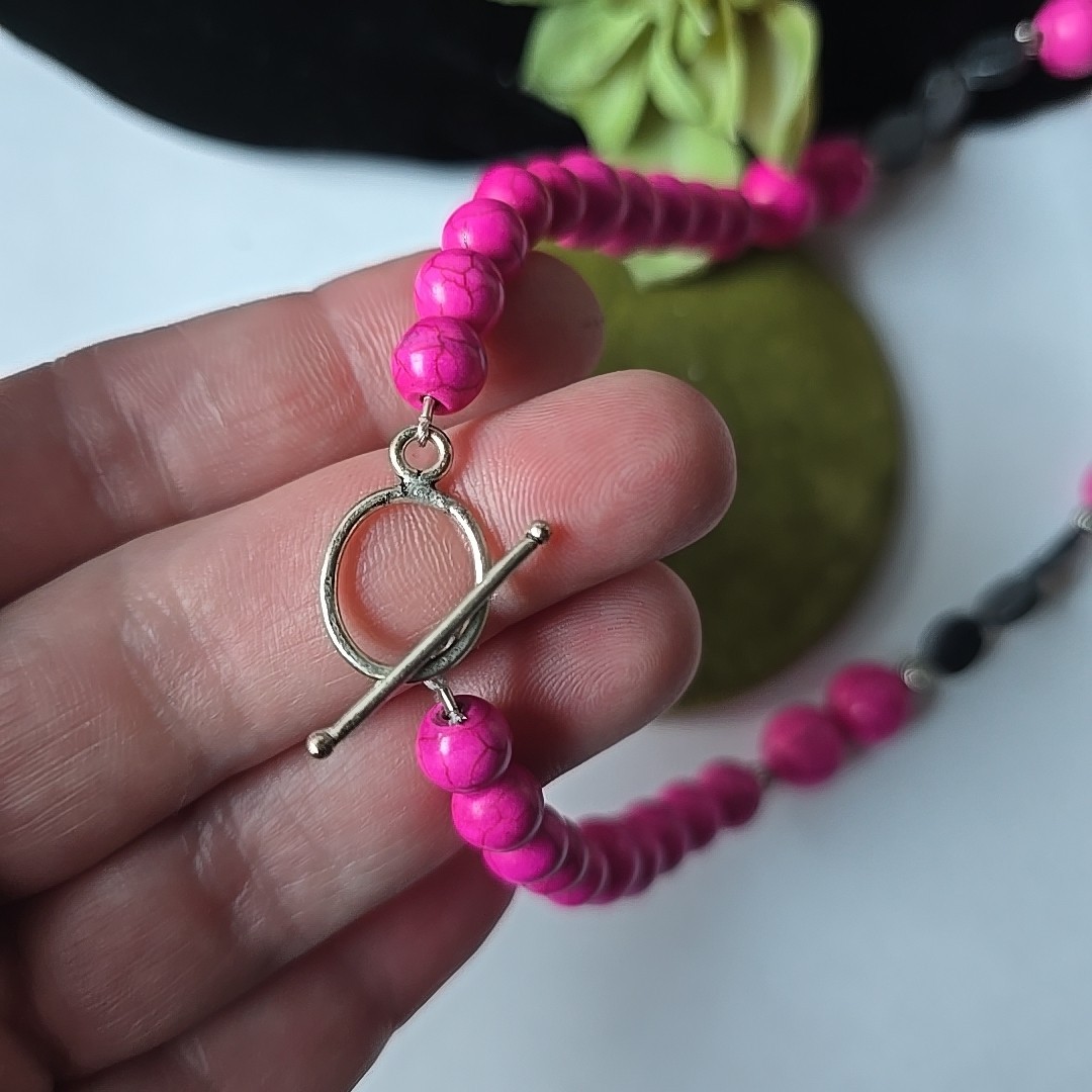 Vintage Hand Crafted Pink Dyed Black Stone Beads Necklace Toggle Clasp 17″L