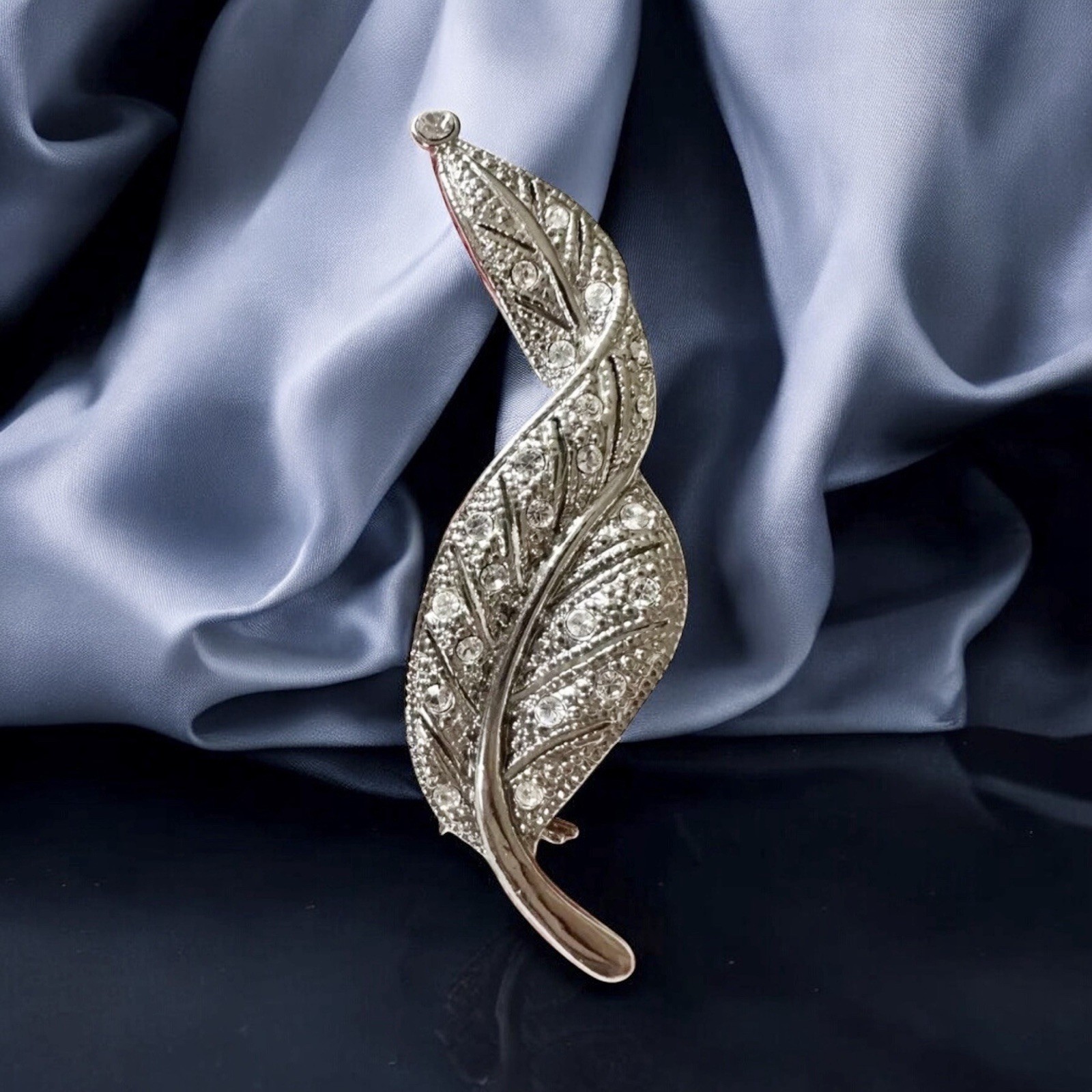 Vintage Silver Tone Style Leaf Brooch Pin With White Rhinestones Jewelry costume