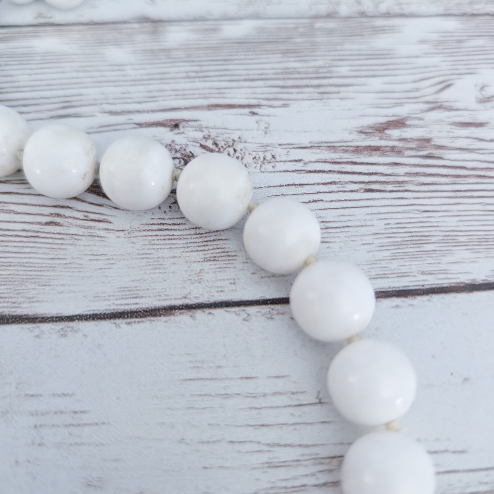 Vintage Necklace Statement Retro Off White Ball Style – Marks & Discoloration