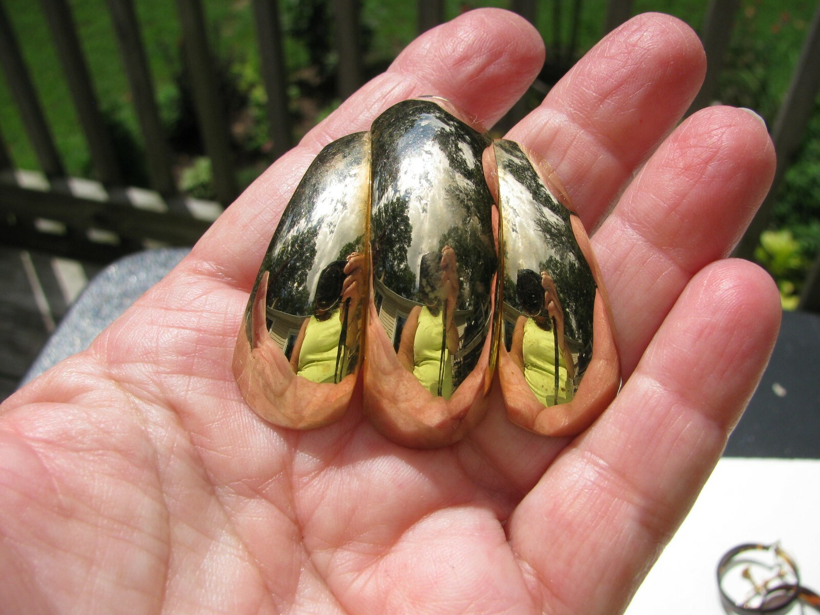 VINTAGE PUFFY YELLOW GOLD TONE PLATED METAL HAUTE COUTURE RUNWAY CLIP EARRINGS