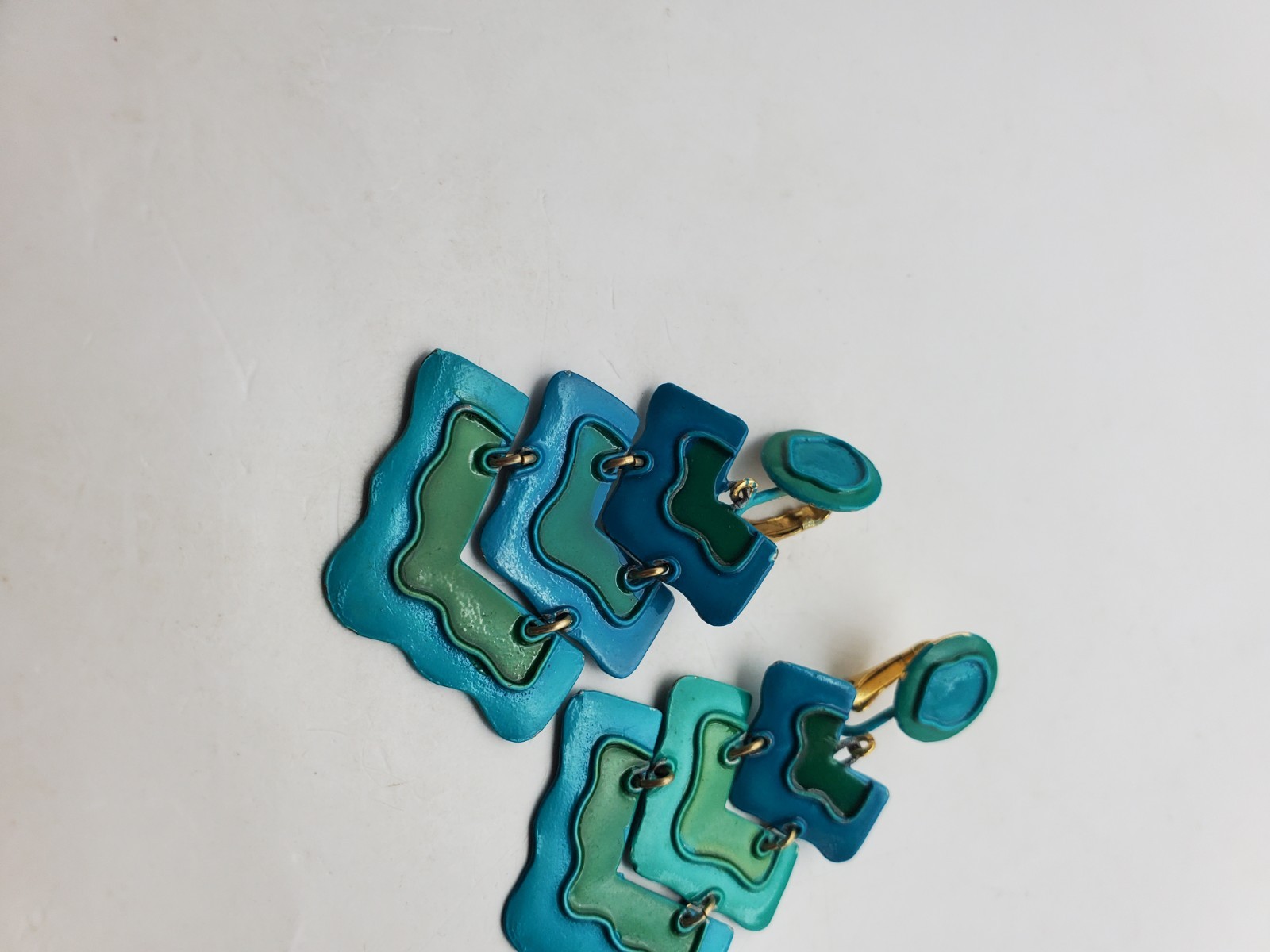 Vintage Green Teal Clip Ons Chandelier Dangle Hippies Earrings MCM 2.5″ Vivid