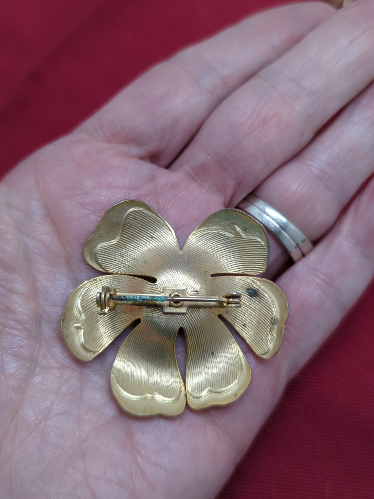 Flower Brooch & Screw Back Earring Set Gold Tone 1950’s-60’s Classic MCM
