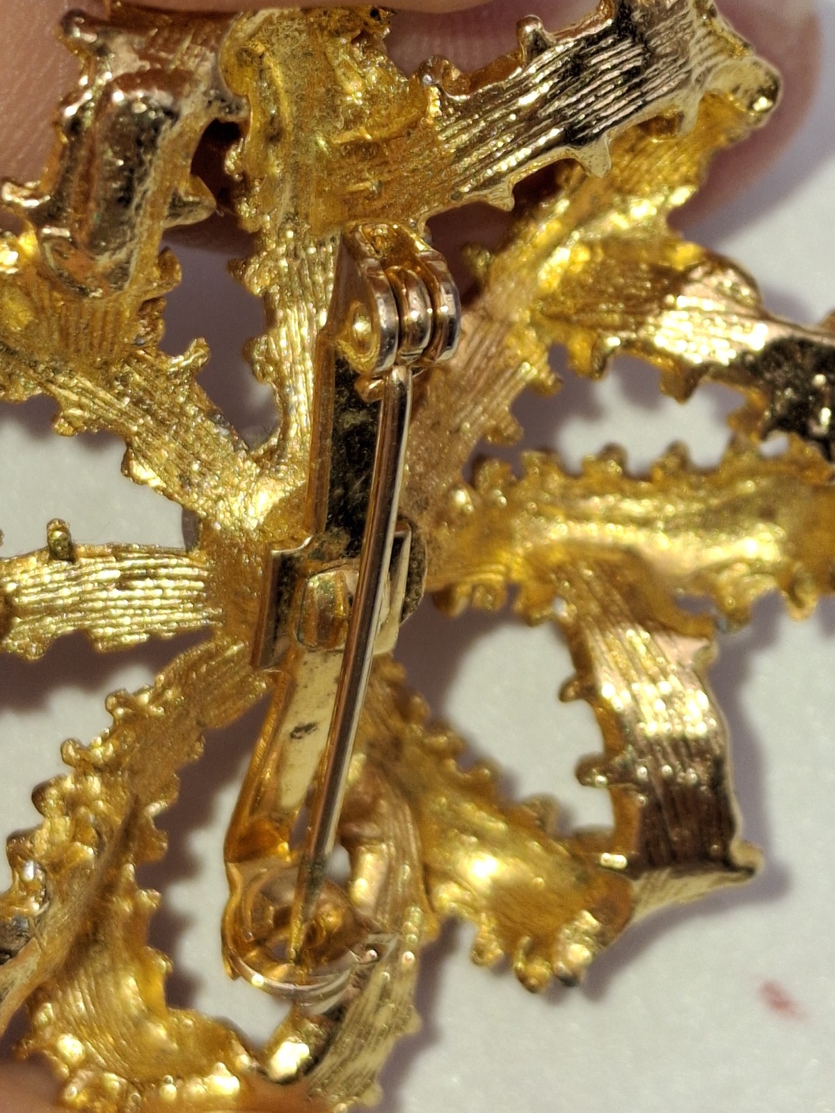 Graziano Vintage Signed Gold Tone Flower Brooch with Pearl Center Almost 2″ EUC