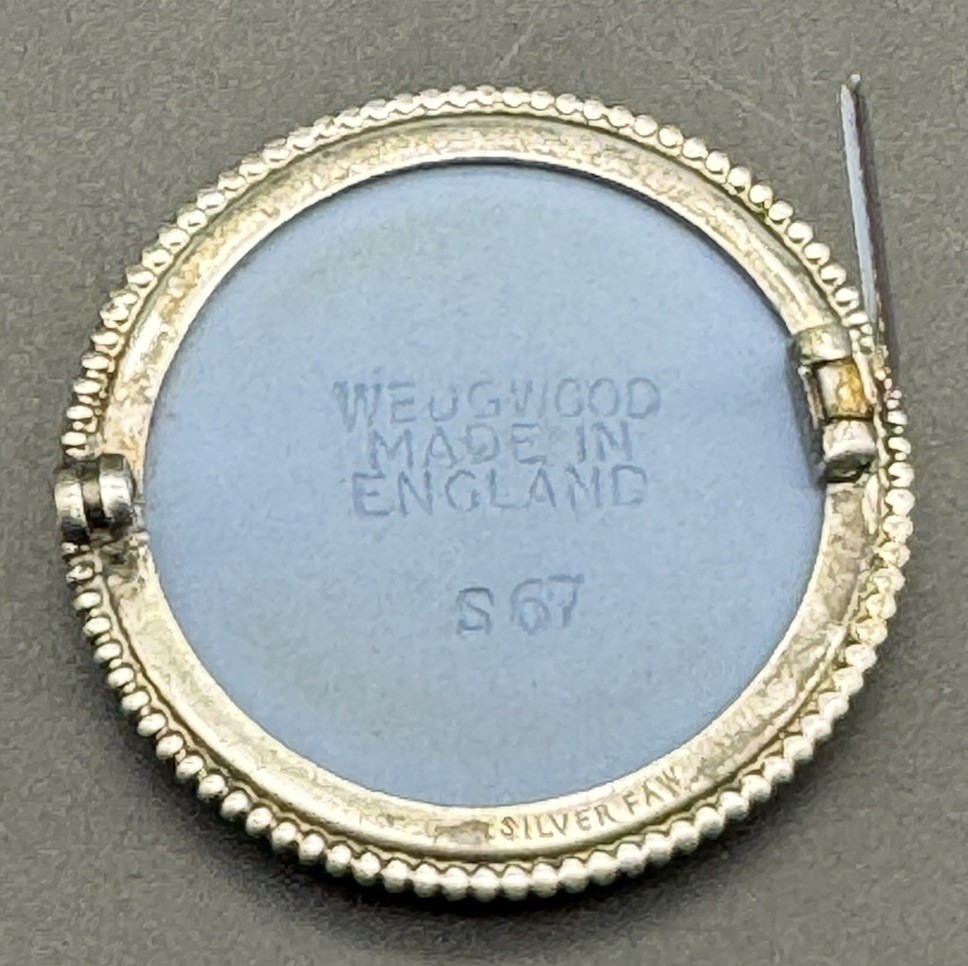 Wedgwood Jasperware Blue Round Brooch Silver Frame Pegasus England S67