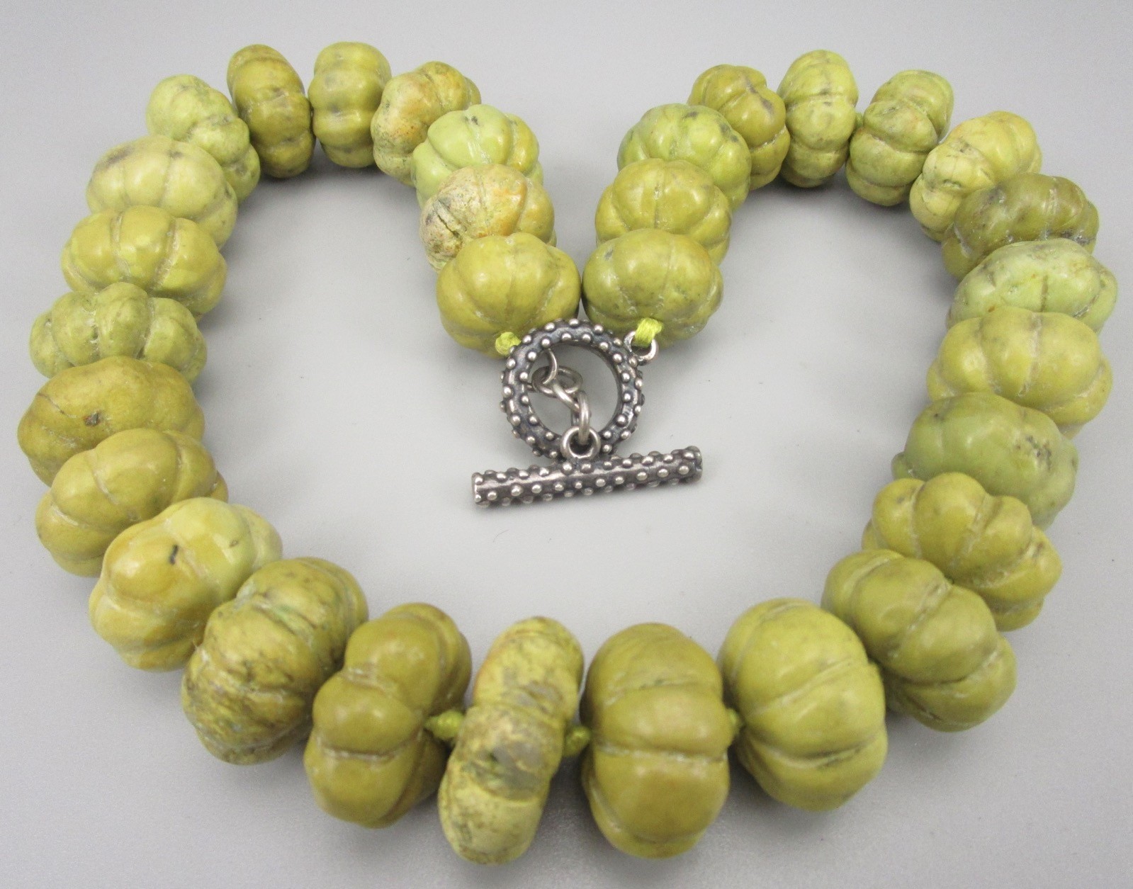 BEAUTIFUL DIAN MALOUF STERLING GREEN MELLON STONE “PUMPKIN” BEAD NECKLACE