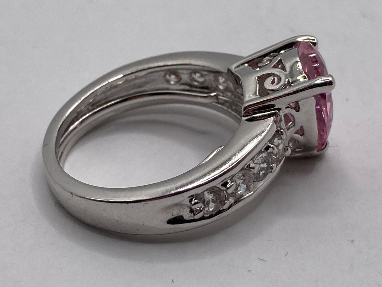 Vintage Pink Pear-Shape Stone in Sparkly Silvertone Ring (Size 7)