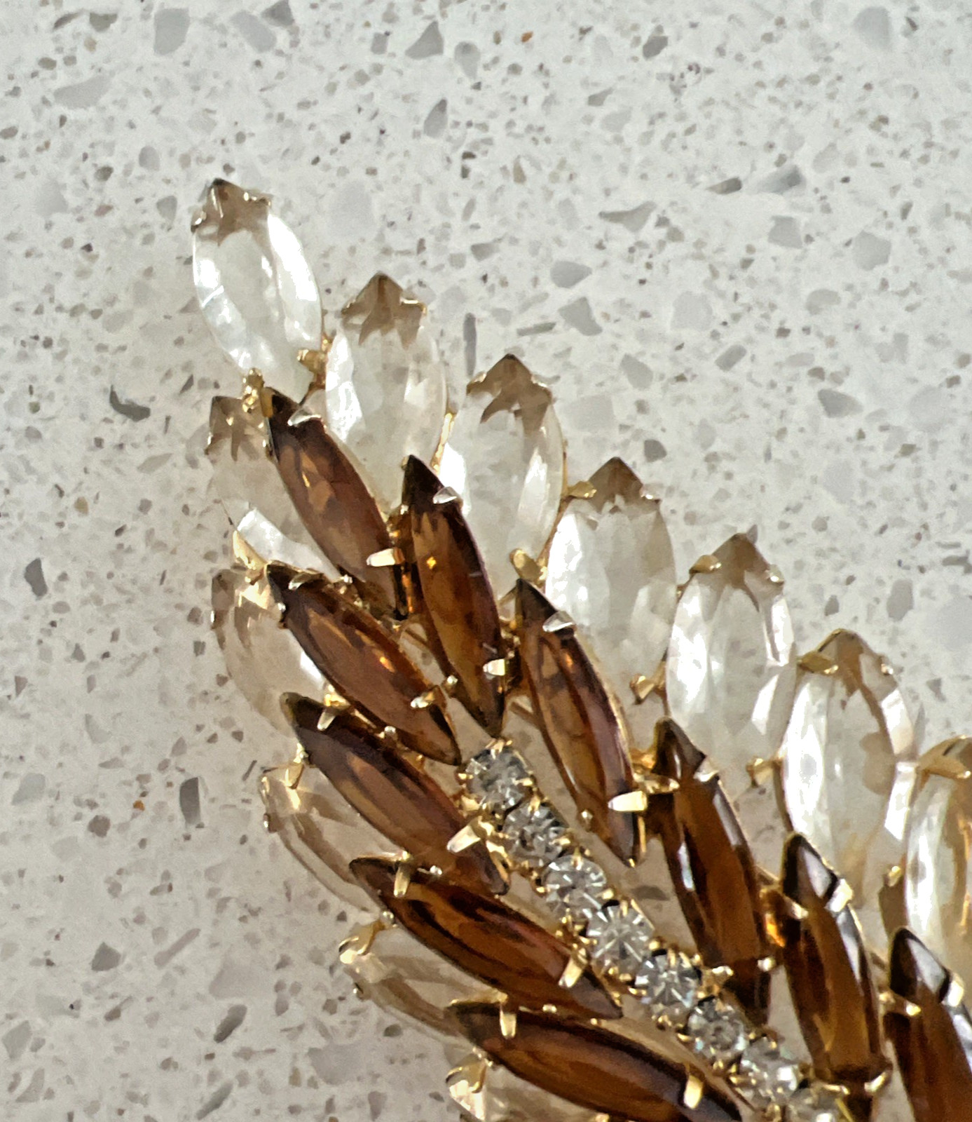 VINTAGE JULIANA DELIZZA & ELSTER AMBER and CLEAR RHINESTONE LEAF BOOCH 4″ LONG