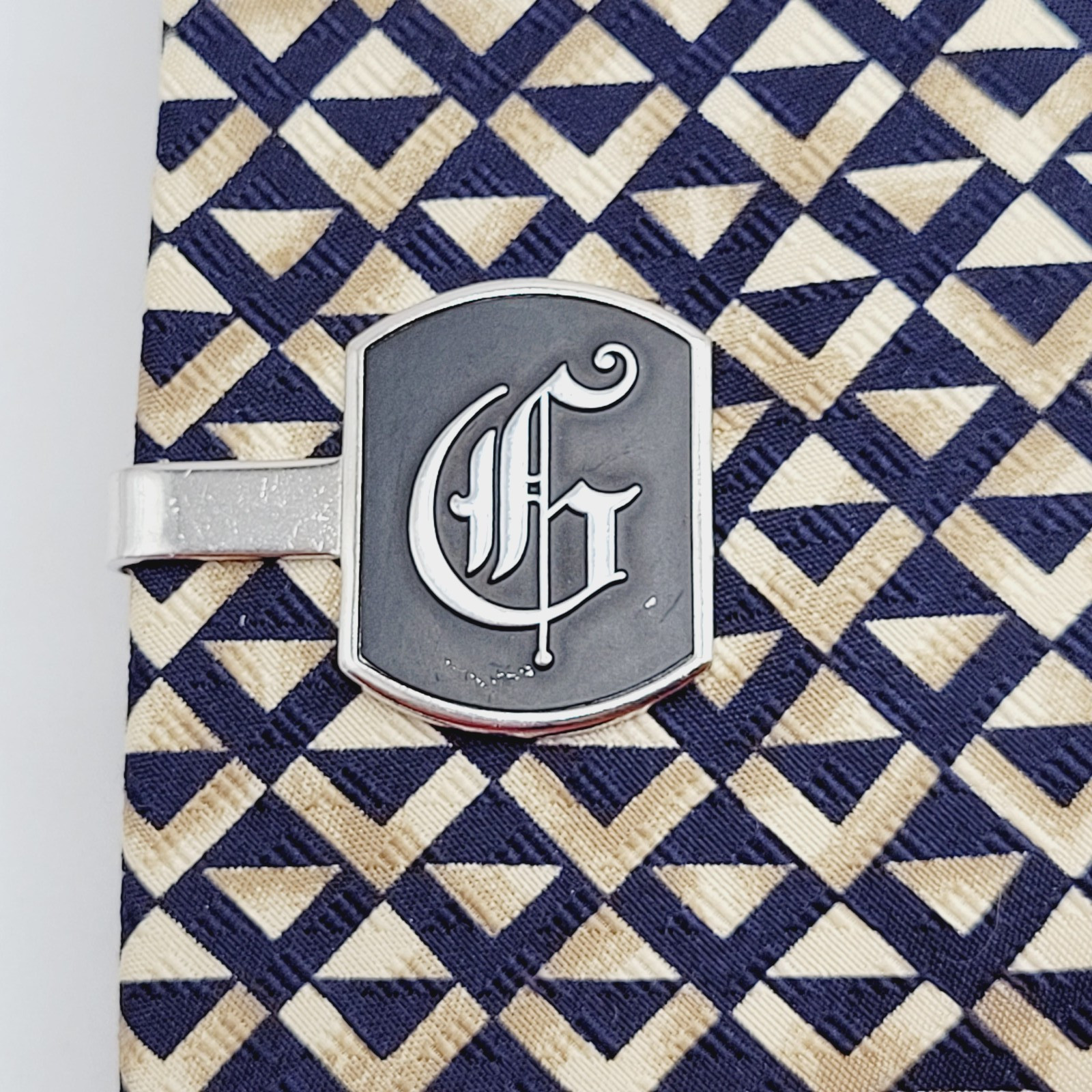G Letter Old English Script Silver Tone Black Enamel SWANK Tie Clip Clasp