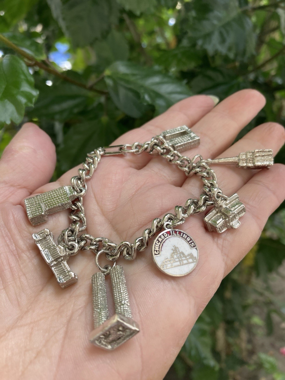 Vintage Silvertone CHICAGO Souvenir BUILDINGS Charm Bracelet – 7 Charms