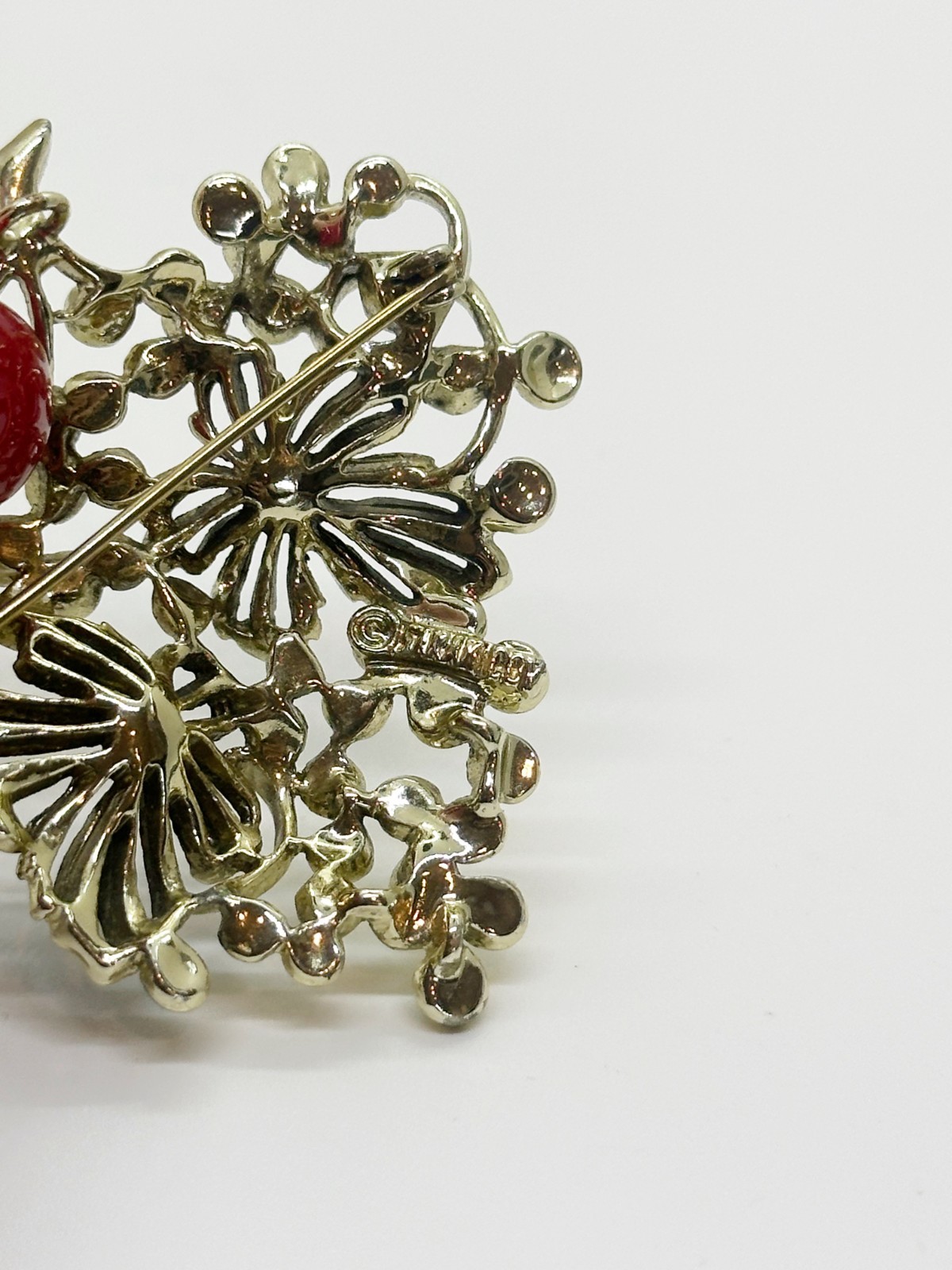 Vintage Grape Cluster Brooch With Black Enamel Leaves Gold Tone Sarah Coventry