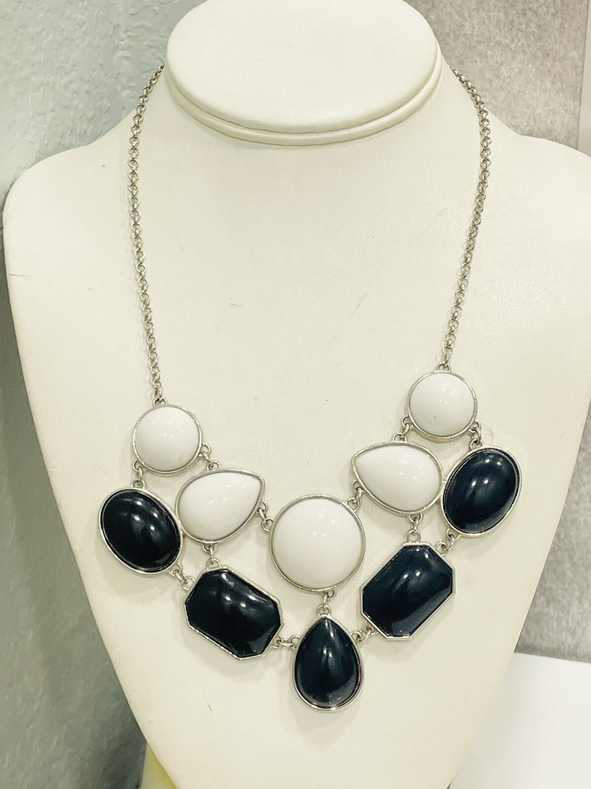 Fringe statement necklace white and blanck, silver tone 23″