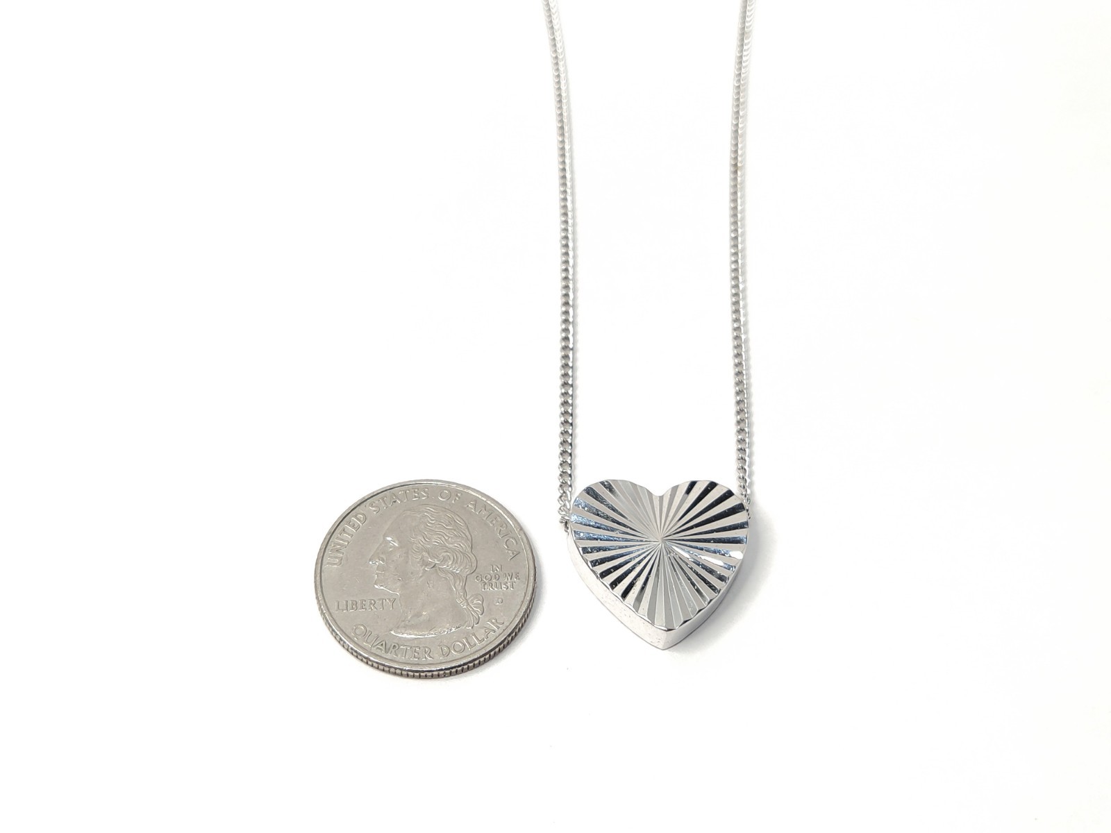 RARE Vintage signed SARAH COVENTRY Diamond Cut Heart Silvertone Pendant Necklace