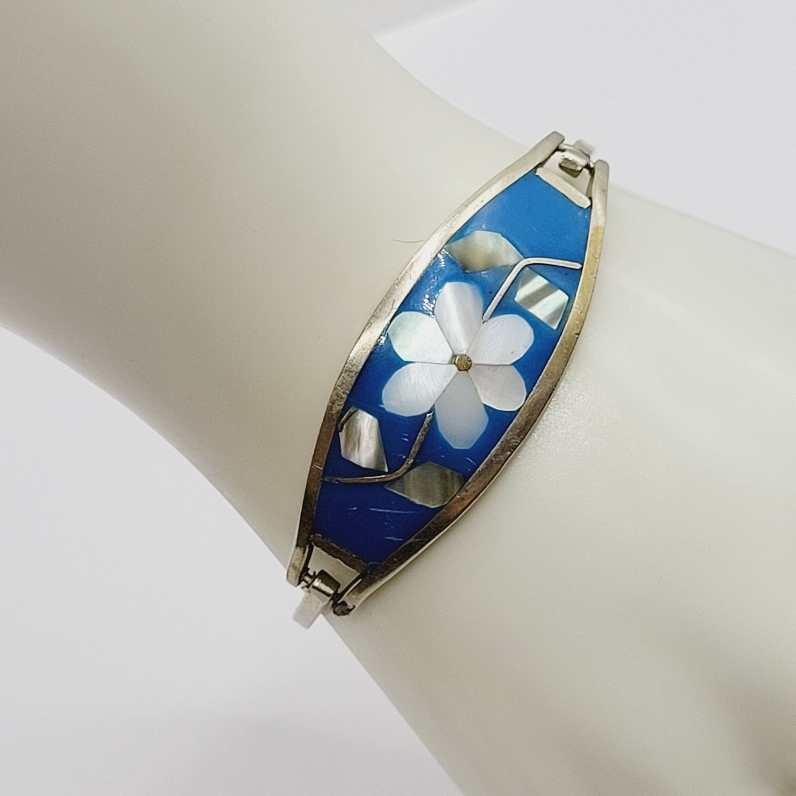 Inlaid MOP Abalone Shell Alpaca Mexico Silver Tone Vintage 1980s Hinged Bracelet