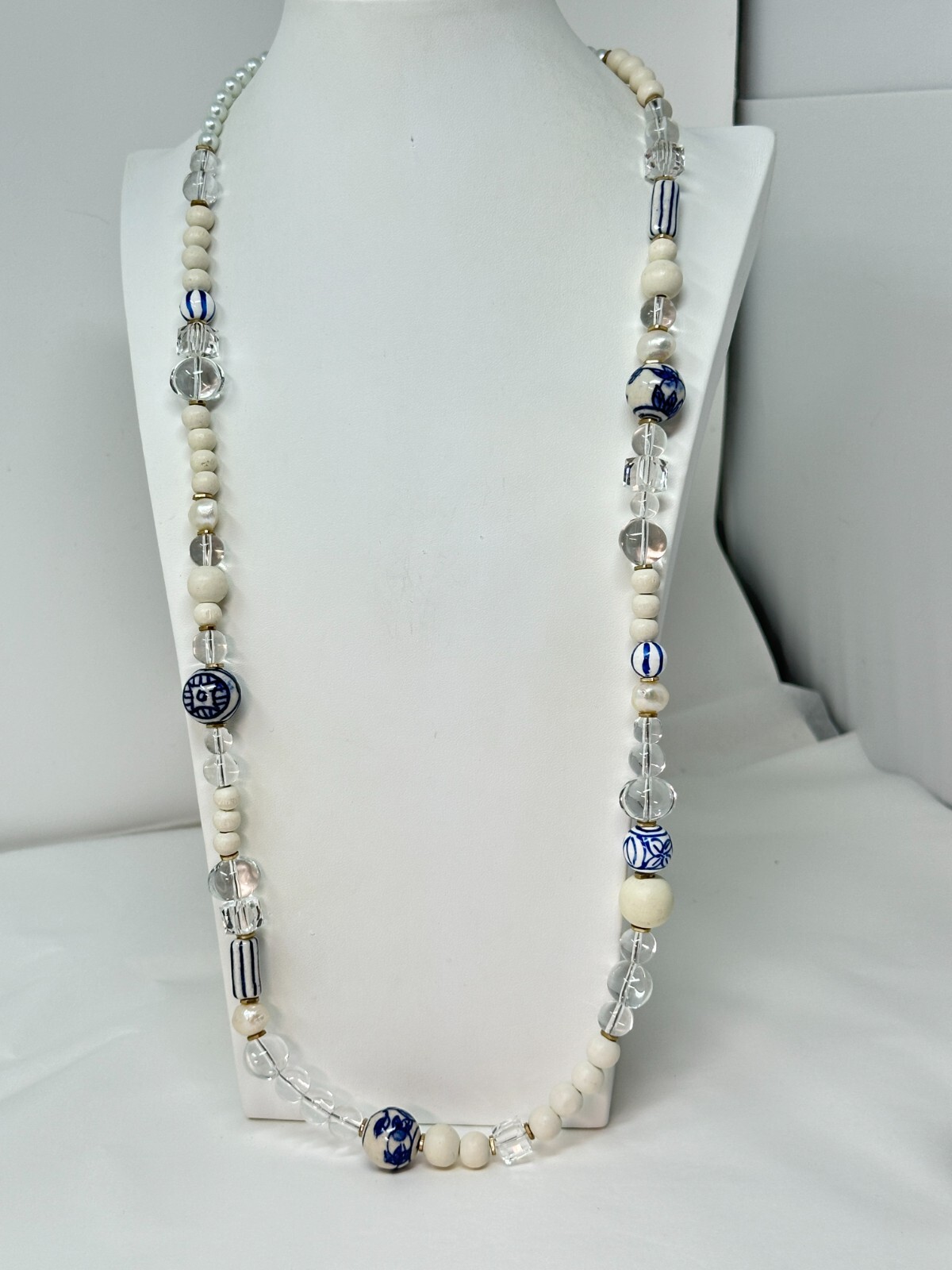Vintage Goldtone Blue White Ceramic White Wood Clear Lucite Beaded 35″ Necklace