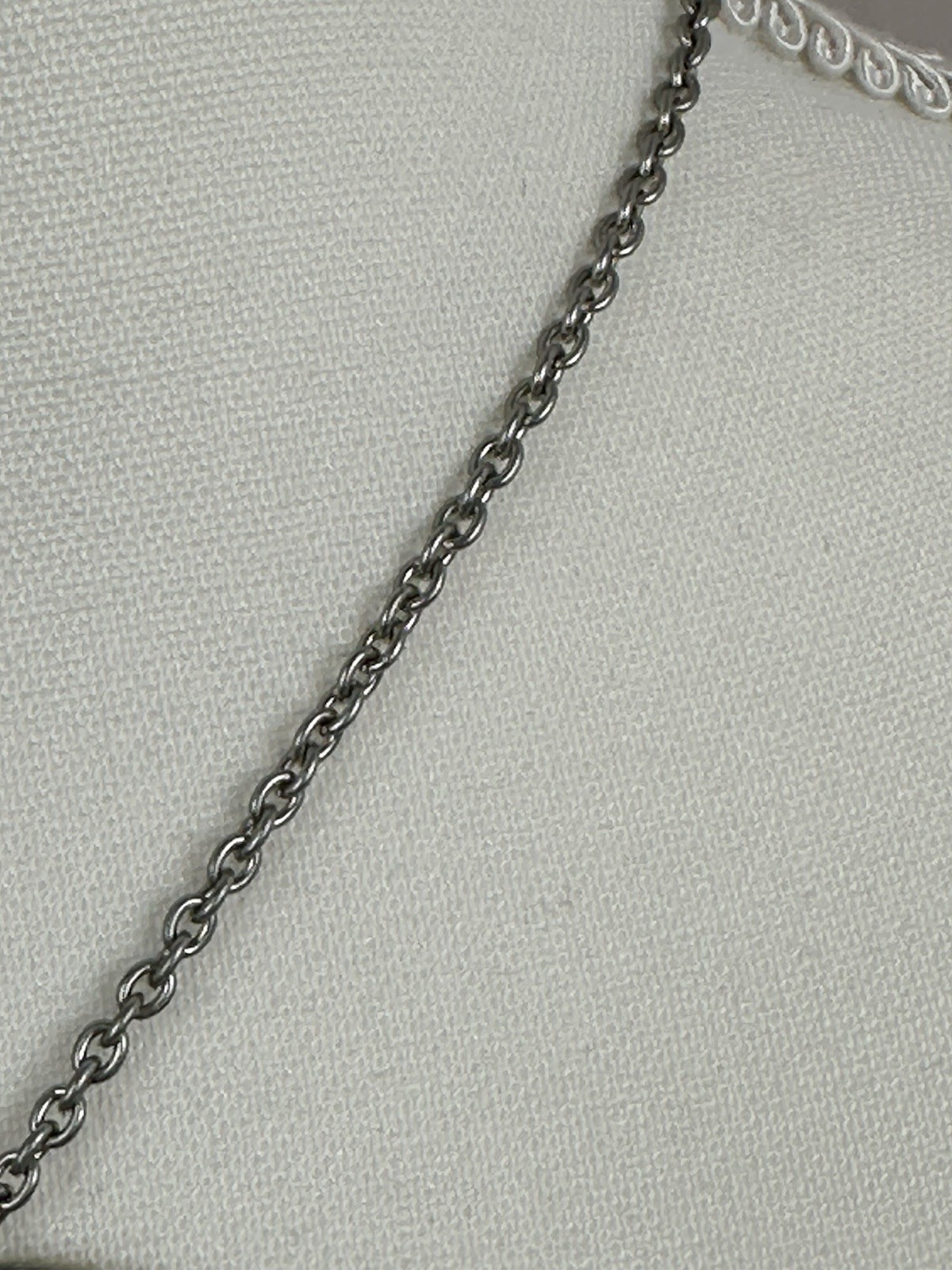 PENDANT MCM WHITE BLACK ENAMEL SWIRL DESIGN SILVER TONE CHAIN NECKLACE