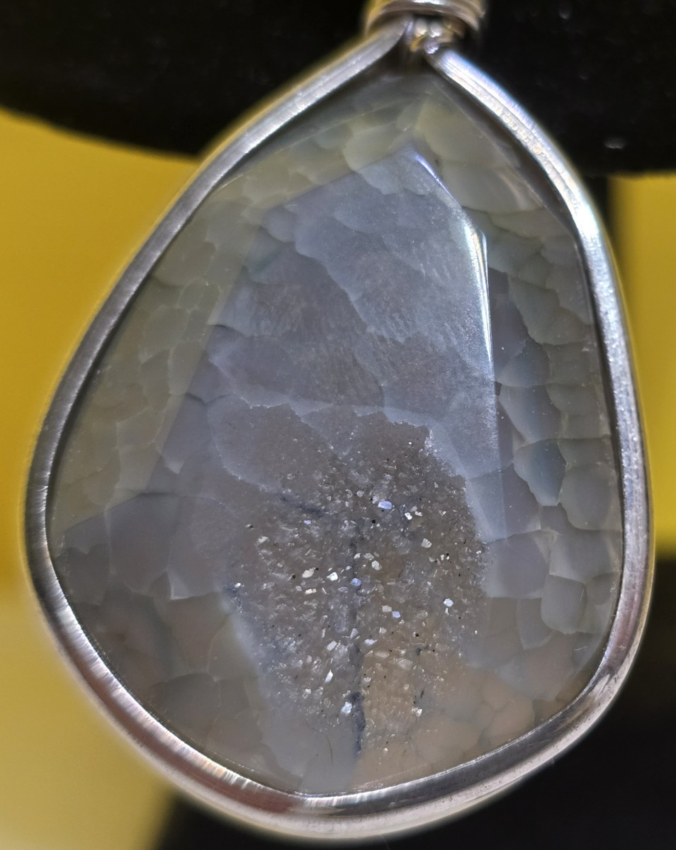 Vtg Bohemian style DRUZY AGATE GEODE PENDANT Scarf Necklace Adjustable closure