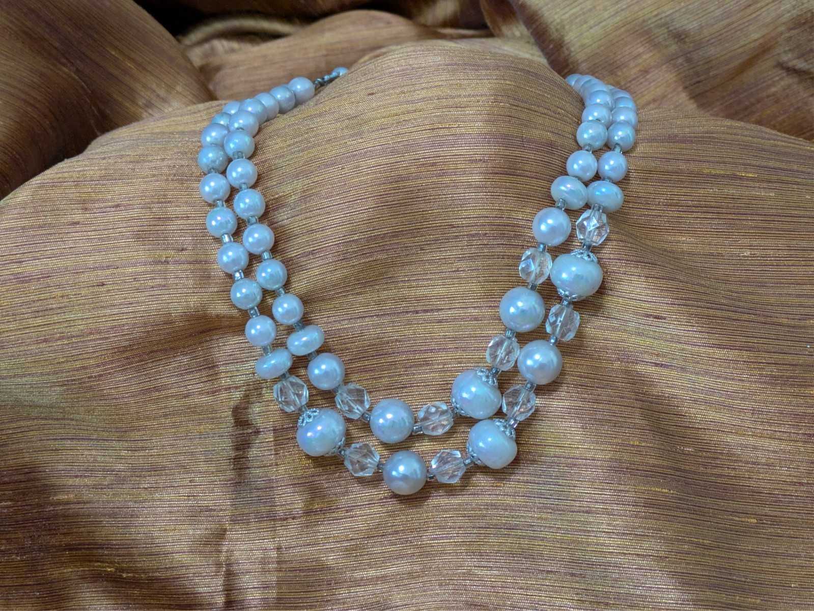 Vintage 60s 70s Faux Opalescent Pearl and Crystal Bead 8 inch Necklace