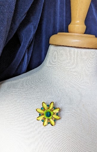 Vtg Chartreuse Lime Green Yellow Enamel Rhinestone Flower Brooch Pin Gold Tone