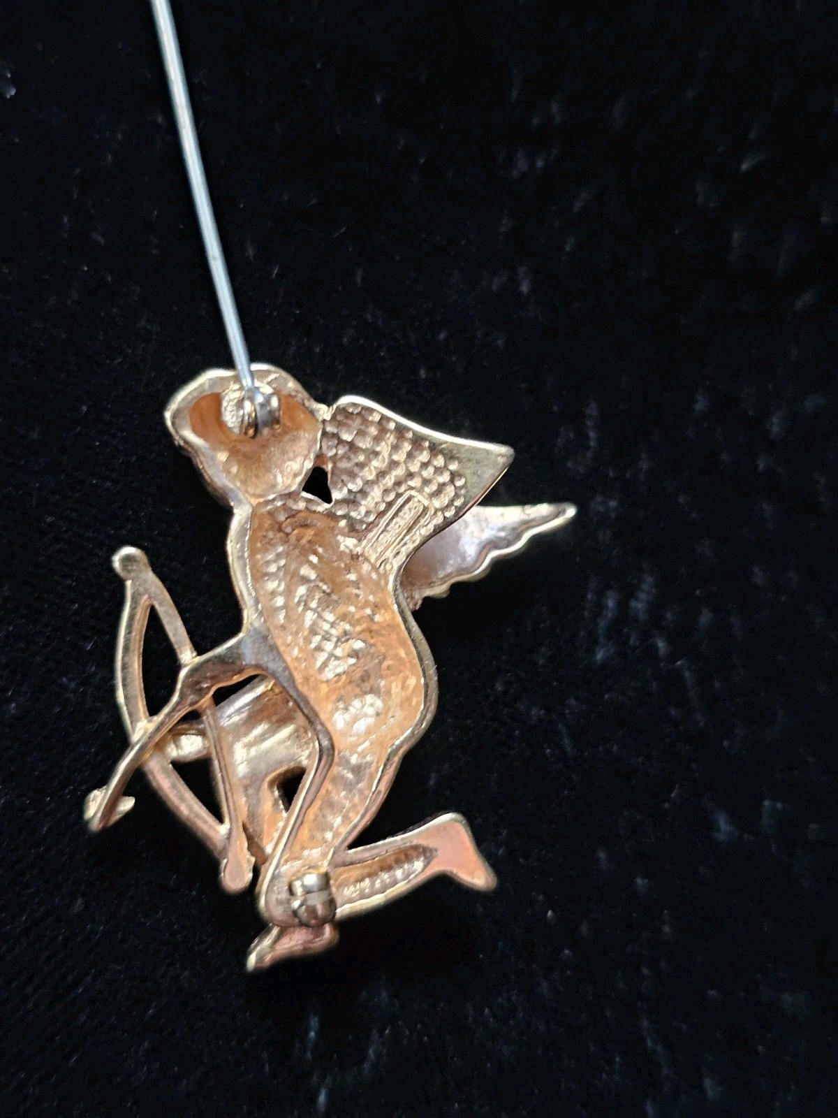 Krementz Cupid Brooch Gold Tone Cherub Wings Flying Dart Bow Signed Vtg 1.25″