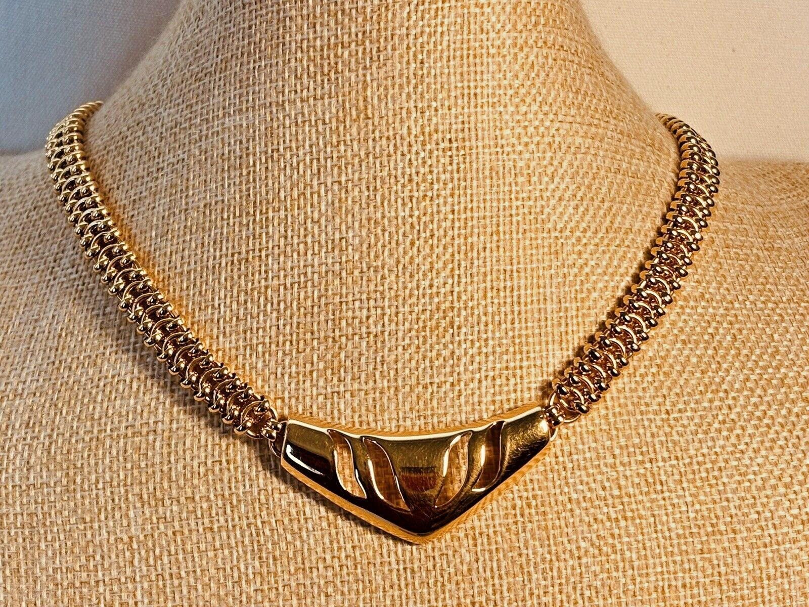 Vintage MONET Gold Tone Chunky Chain Crescent Necklace ~ Adj. 17″-18″