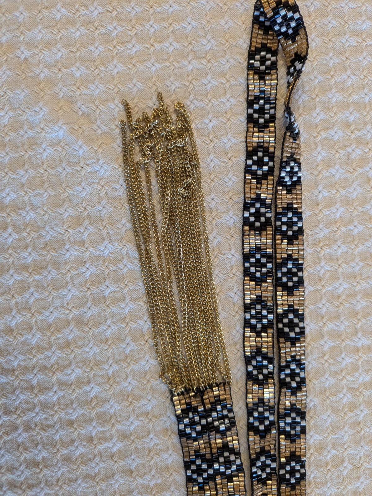 VINTAGE HANDMADE LONG 70’S “Y” DESIGN SEED BEADED W GOLD CHAIN FRINGE NECKLACE