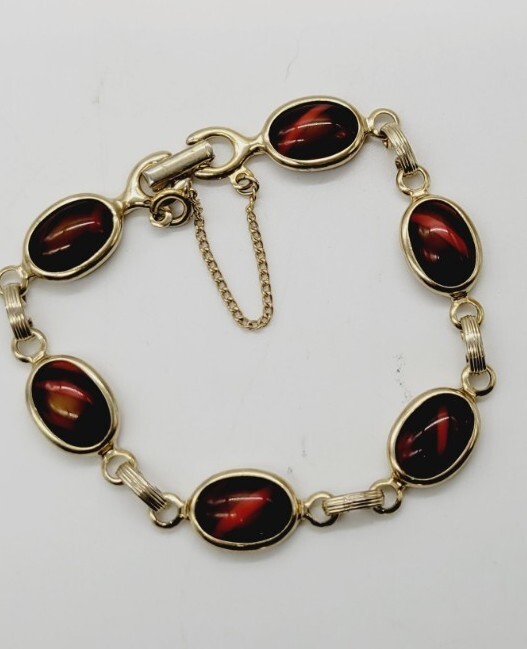 Vintage Sarah Coventry Gold tone Cabochon Red Tiger’s Eye Bracelet 7.25 in