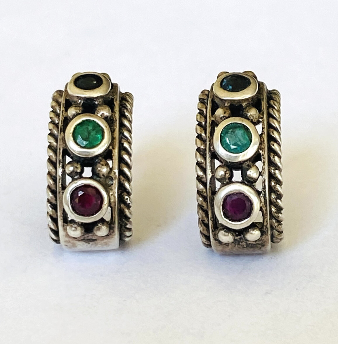VINTAGE SIGNED STERLING SILVER RUBY EMERALD SAPPHIRE ROPED HALF HOOP EARRINGS