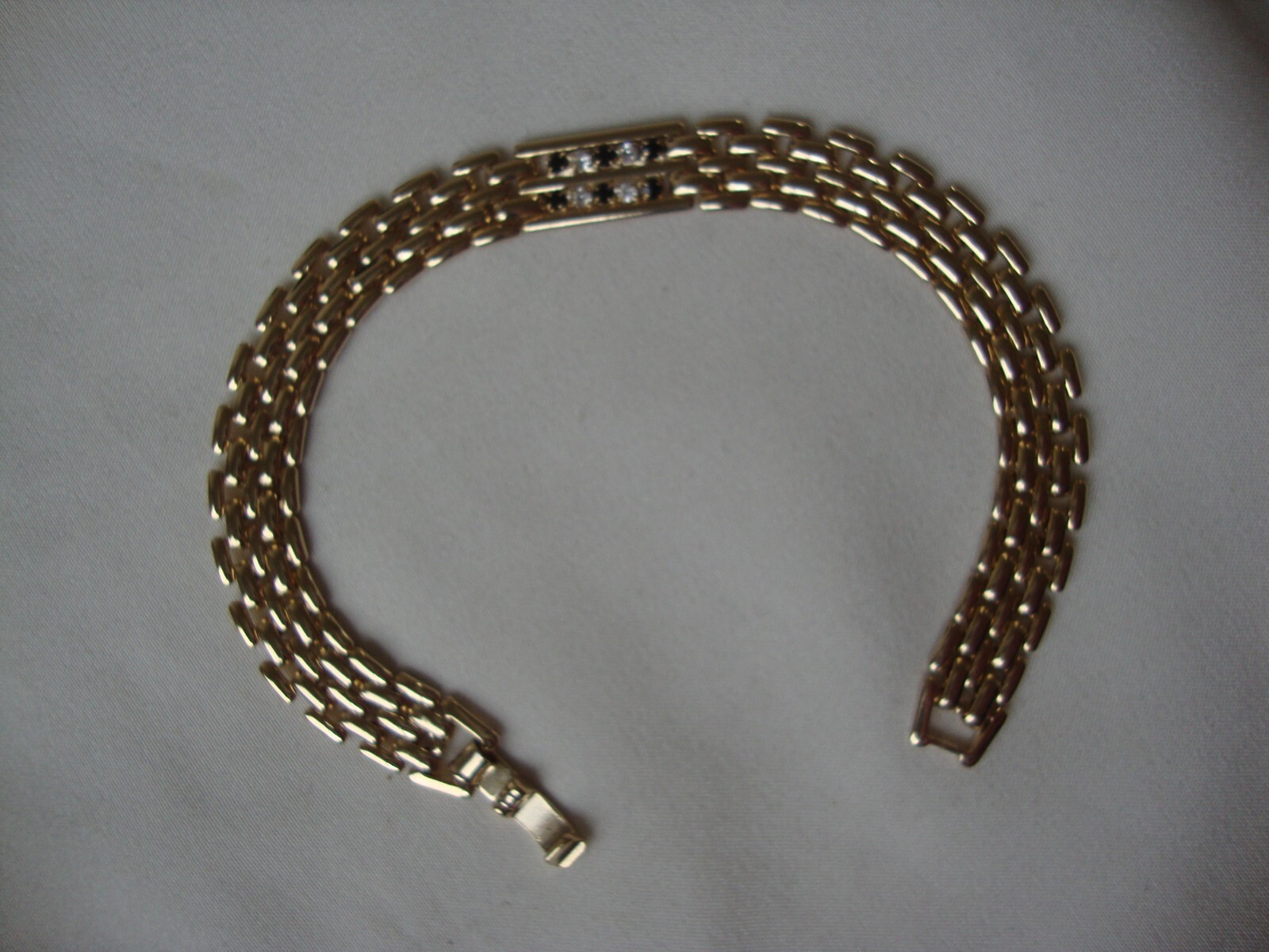 VINTAGE TINY BLACK & CLEAR RHINESTONES GOLD PLATED FLEXIBLE FLAT LINK BRACELET