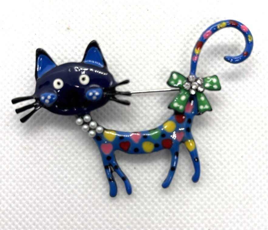 Colorful Enamel Cat Brooch Pin with Heart Patterns, Rhinestone Bow Pearl Collar
